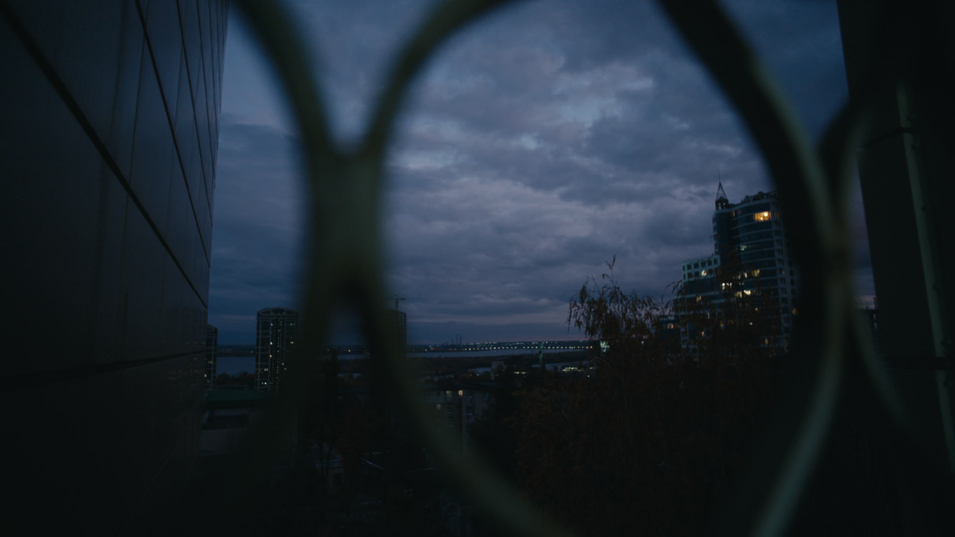 Keyframe: A022C022_220417M0