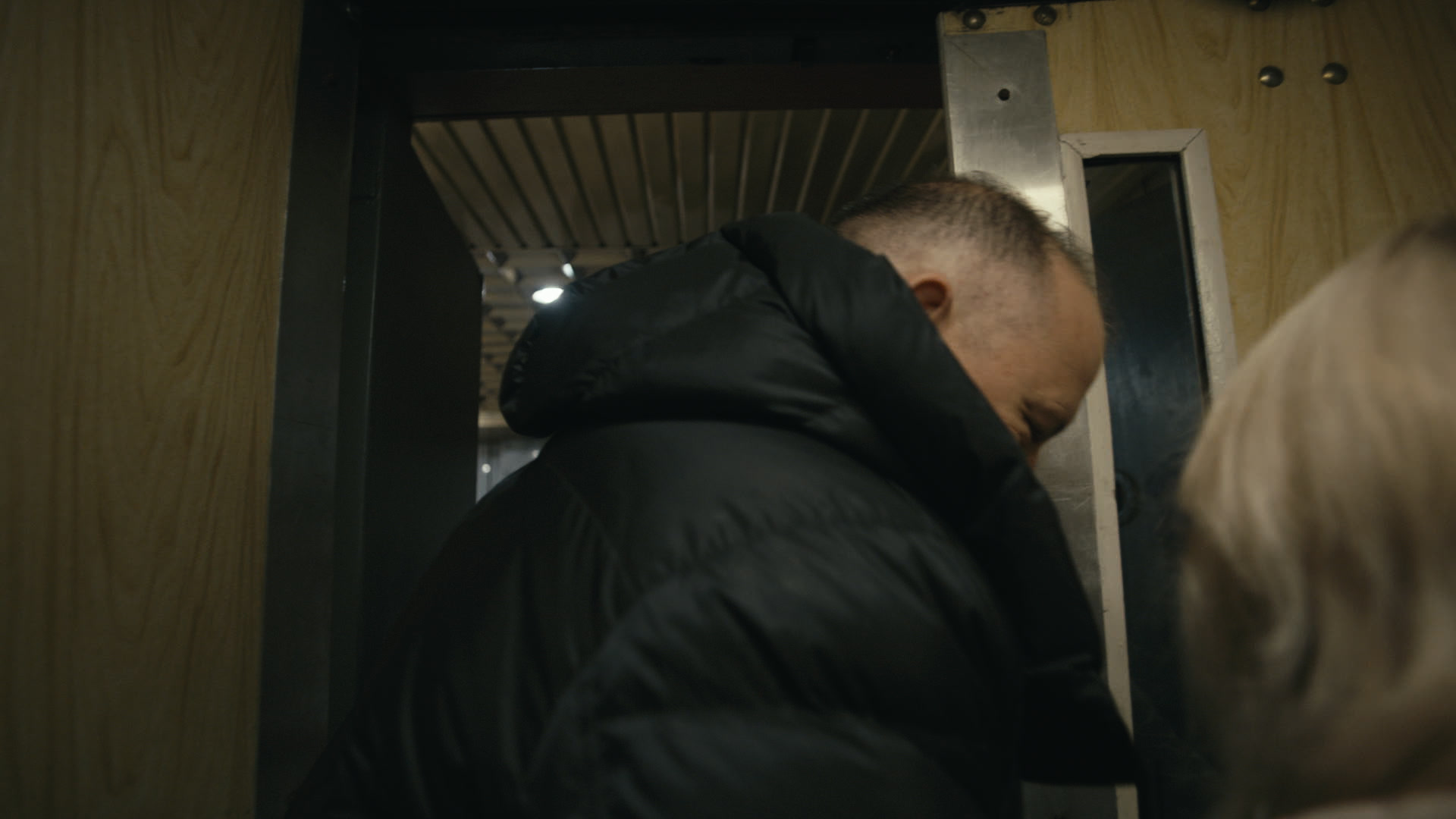 Keyframe: A022C031_220417IB