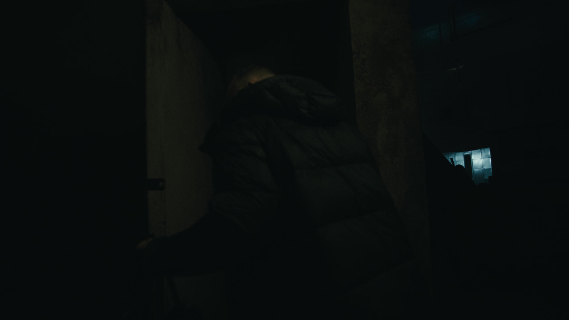 Keyframe: A022C032_220417RT