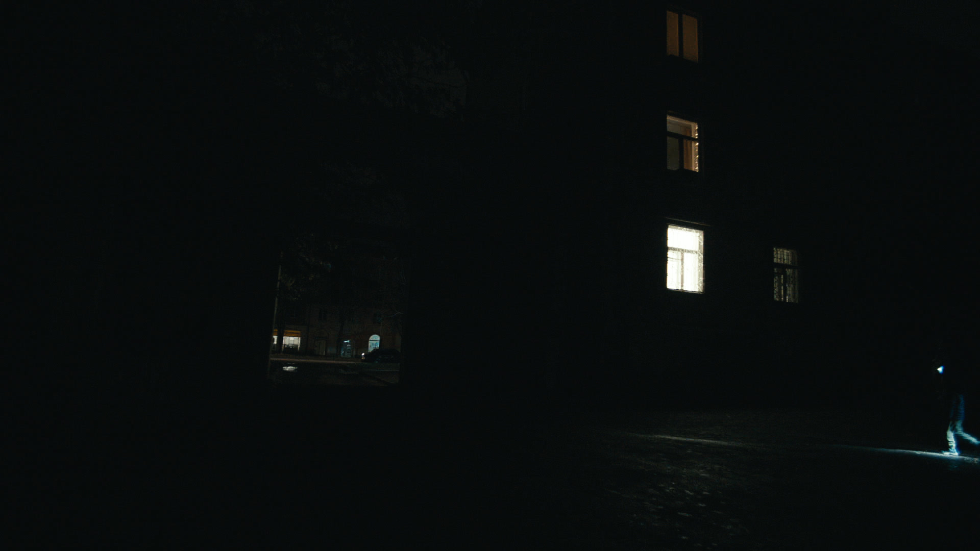 Keyframe: A023C013_220417WJ