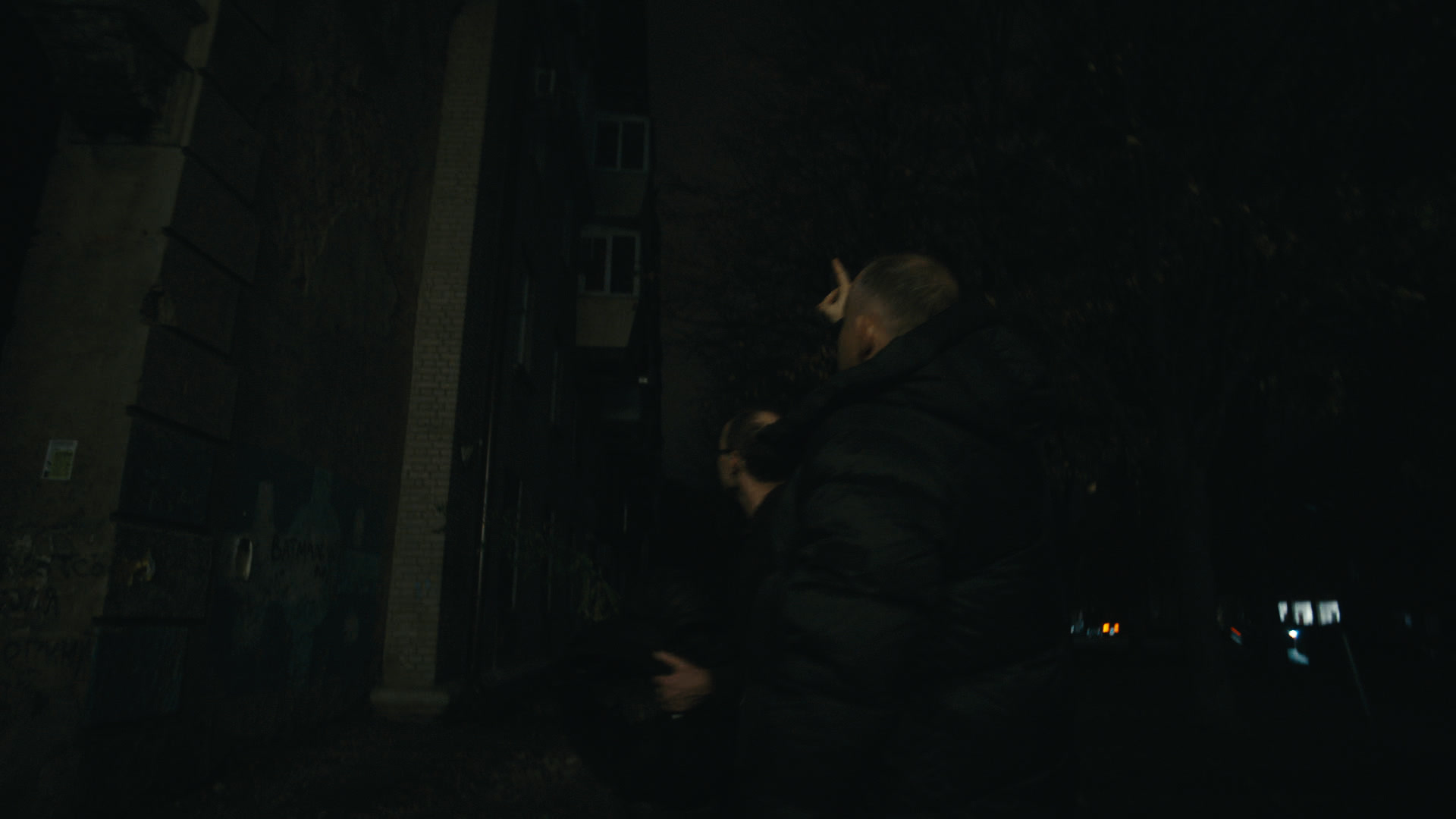 Keyframe: A023C021_2204179W