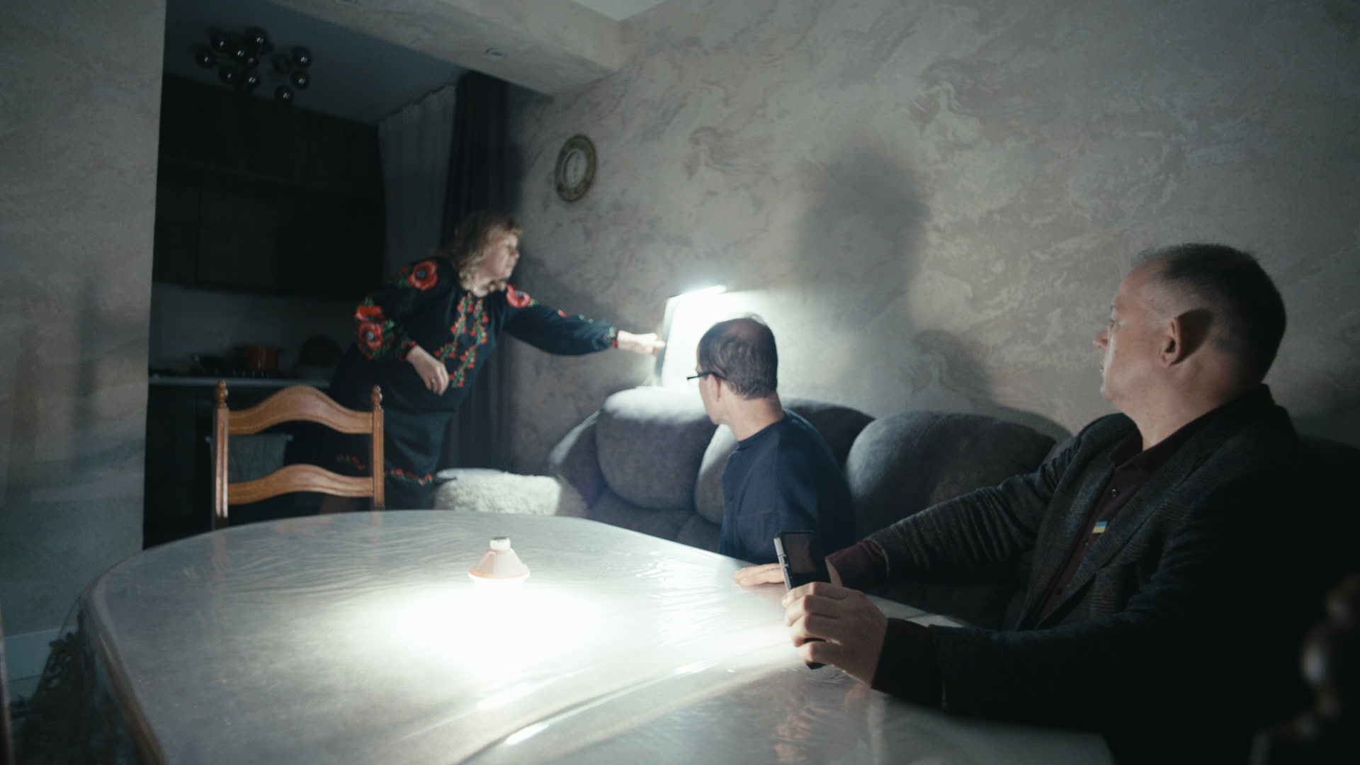 Keyframe: A023C025_2204173Q