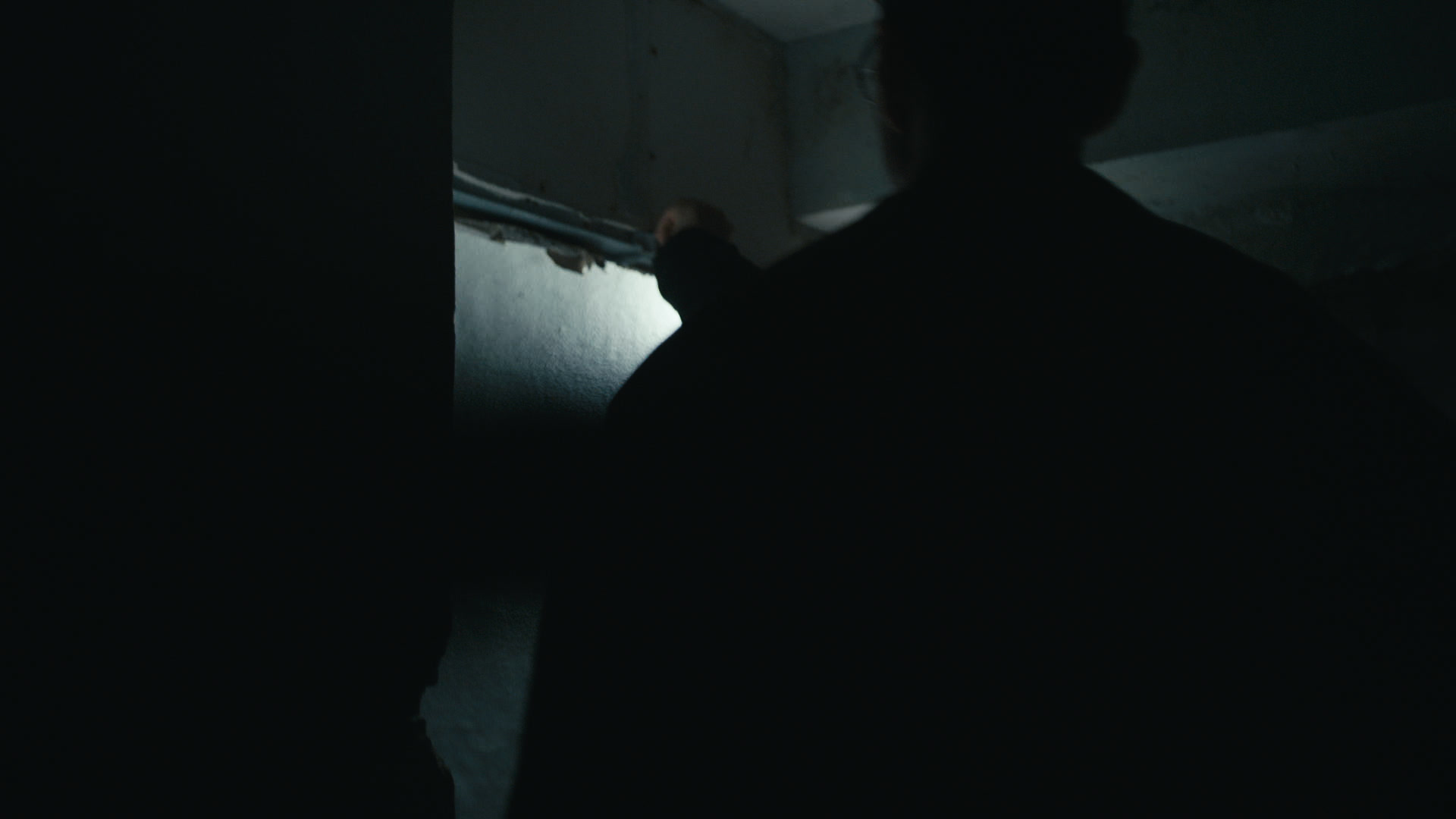 Keyframe: A024C007_220417SC