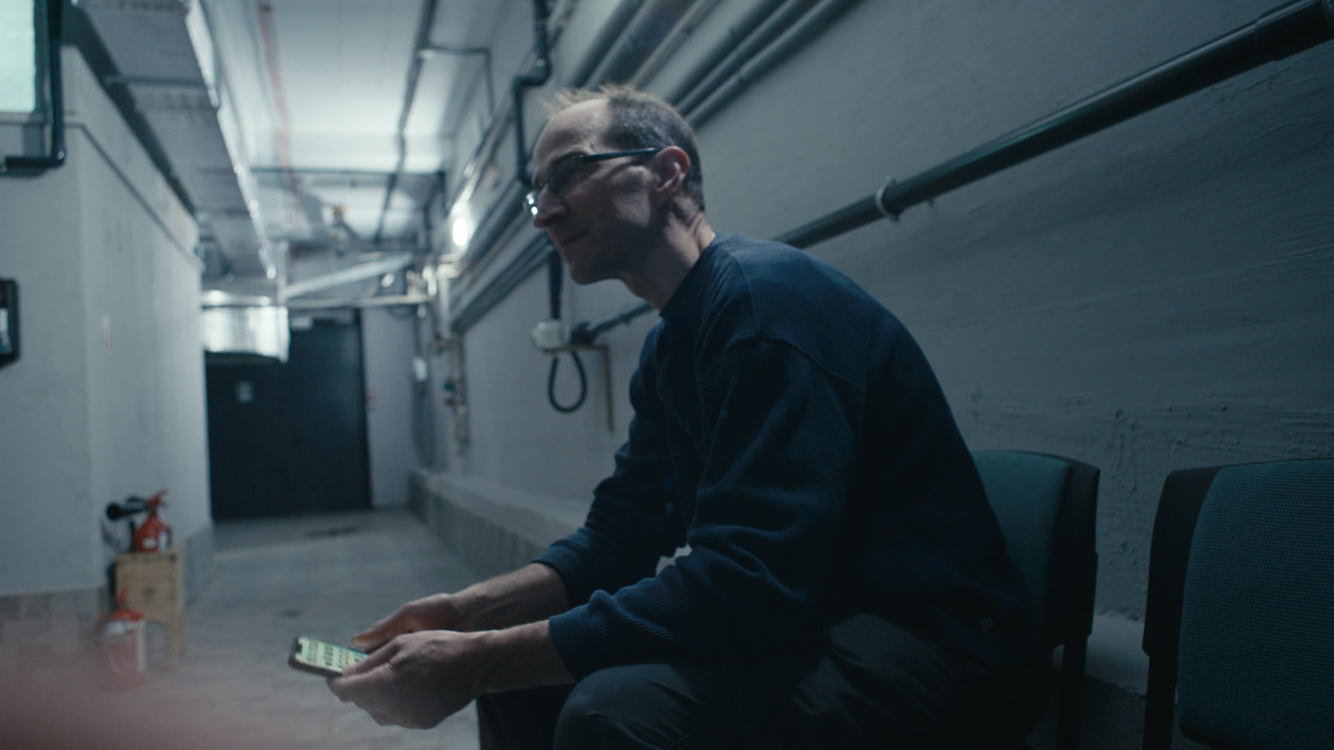 Keyframe: A025C004_2204179S