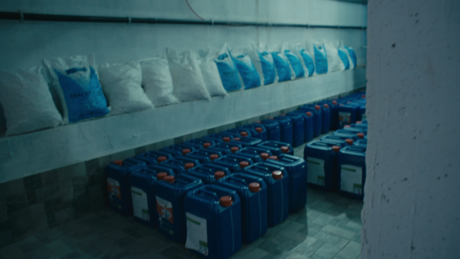 Keyframe: A025C007_220417VL