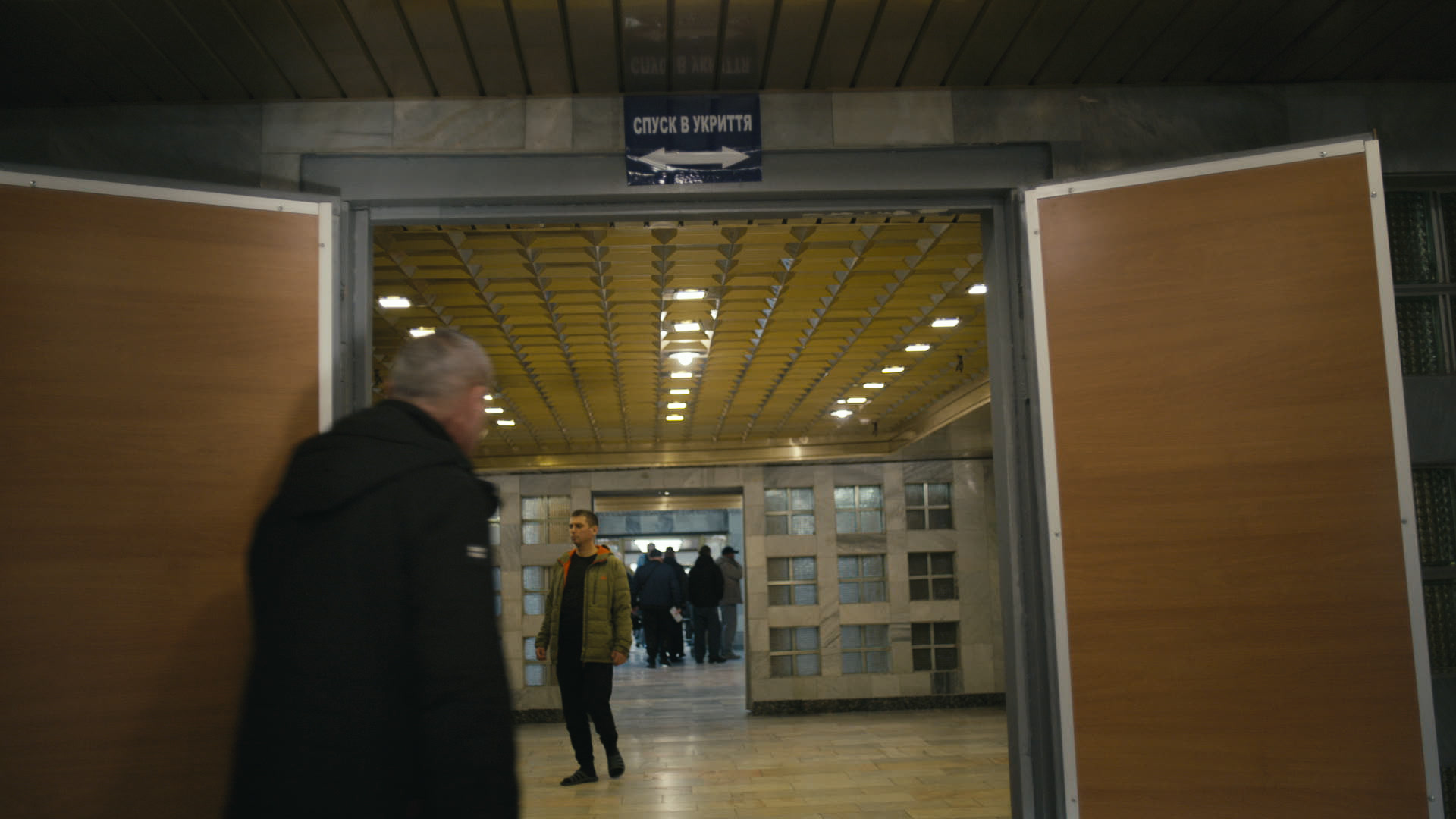 Keyframe: A026C015_220418F6