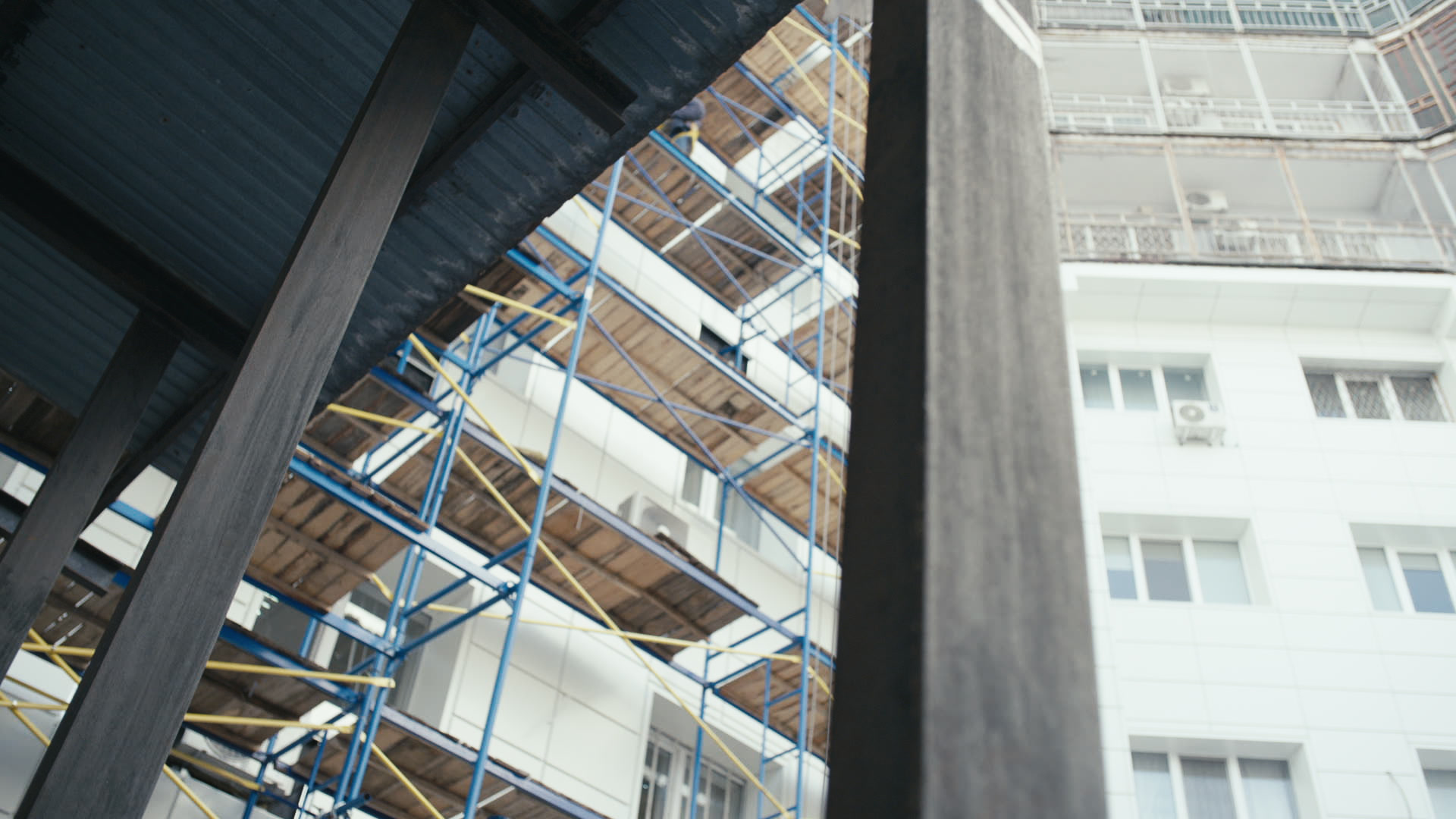 Keyframe: A026C022_220418CR