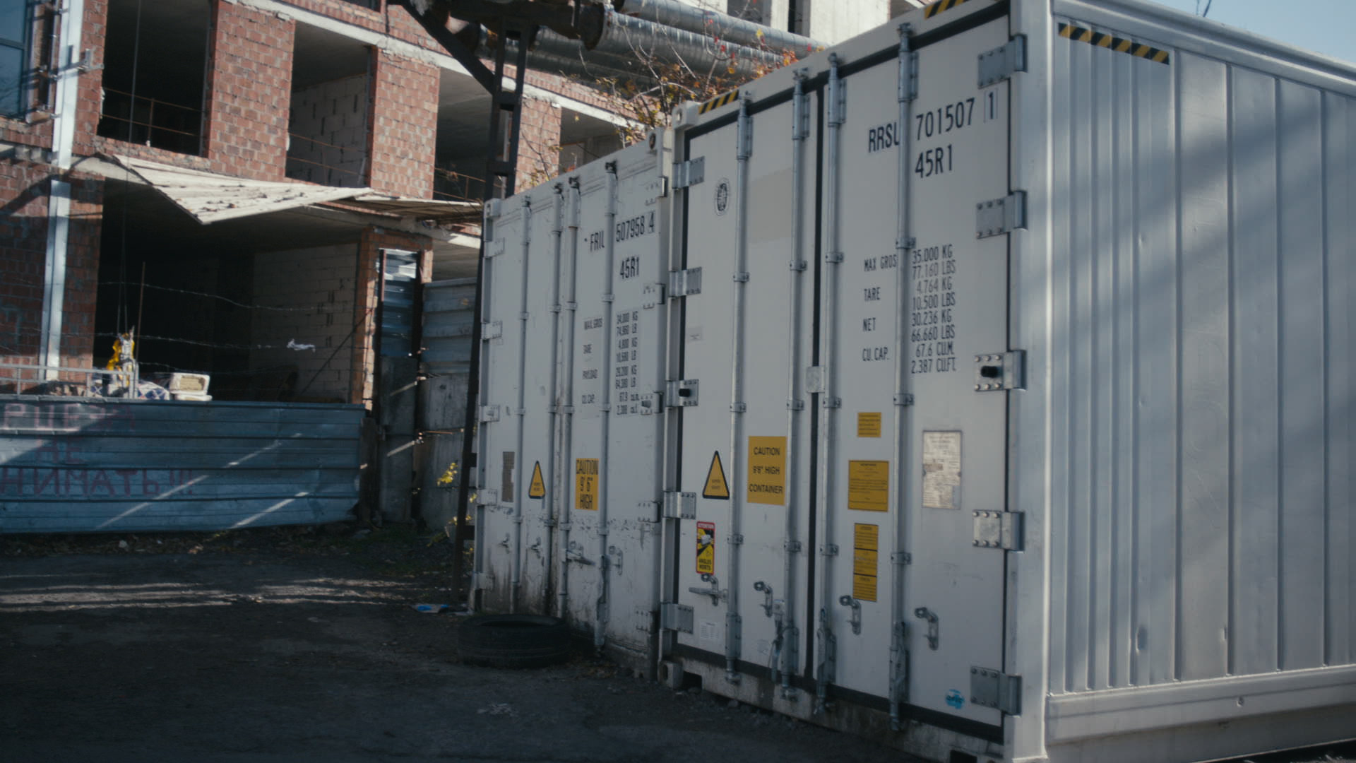 Keyframe: A026C028_220418Z5