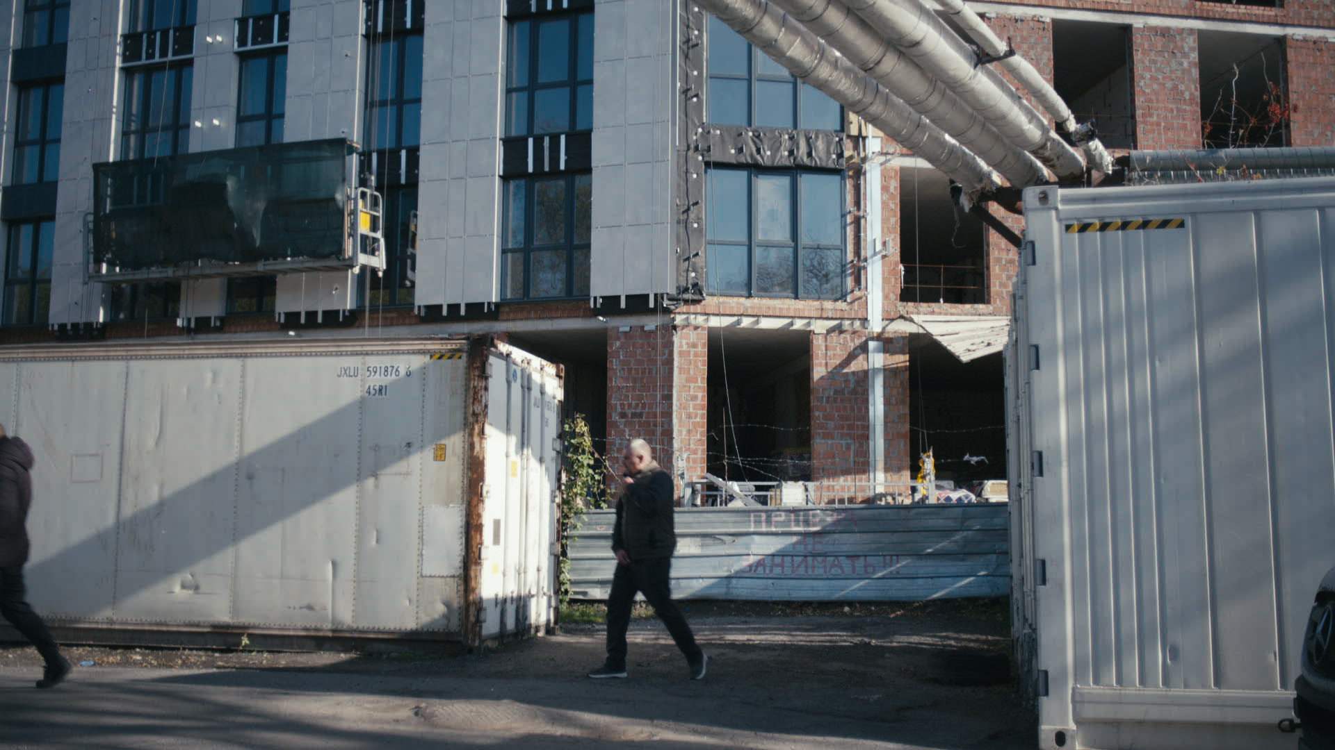 Keyframe: A026C029_220418E8