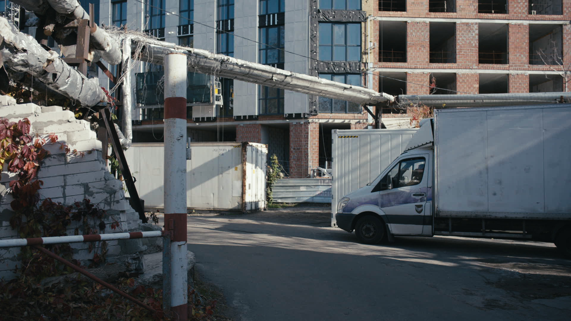 Keyframe: A026C032_220418P7