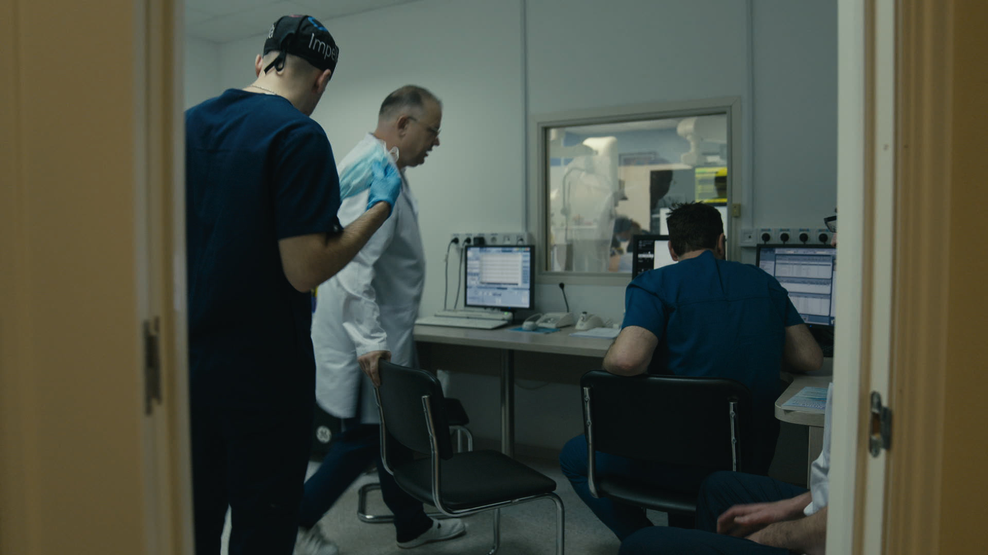 Keyframe: A026C068_220418Y9