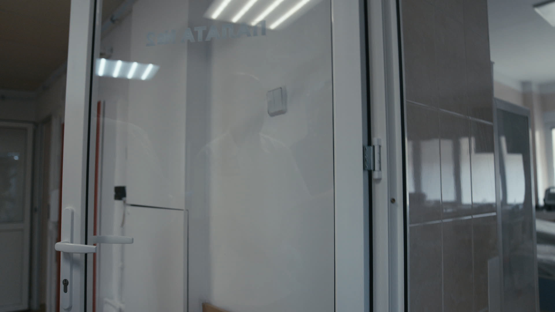 Keyframe: A026C081_220418MU