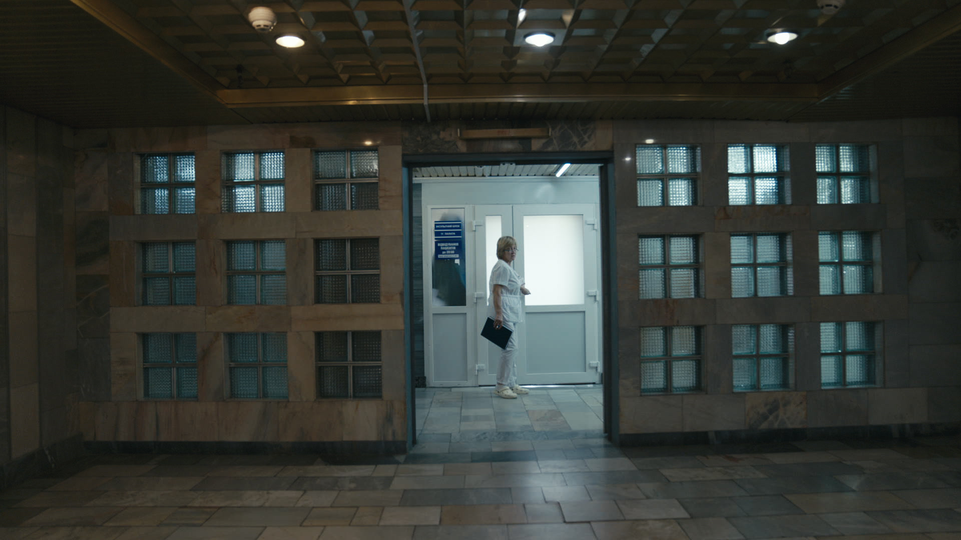 Keyframe: A026C083_220418AW