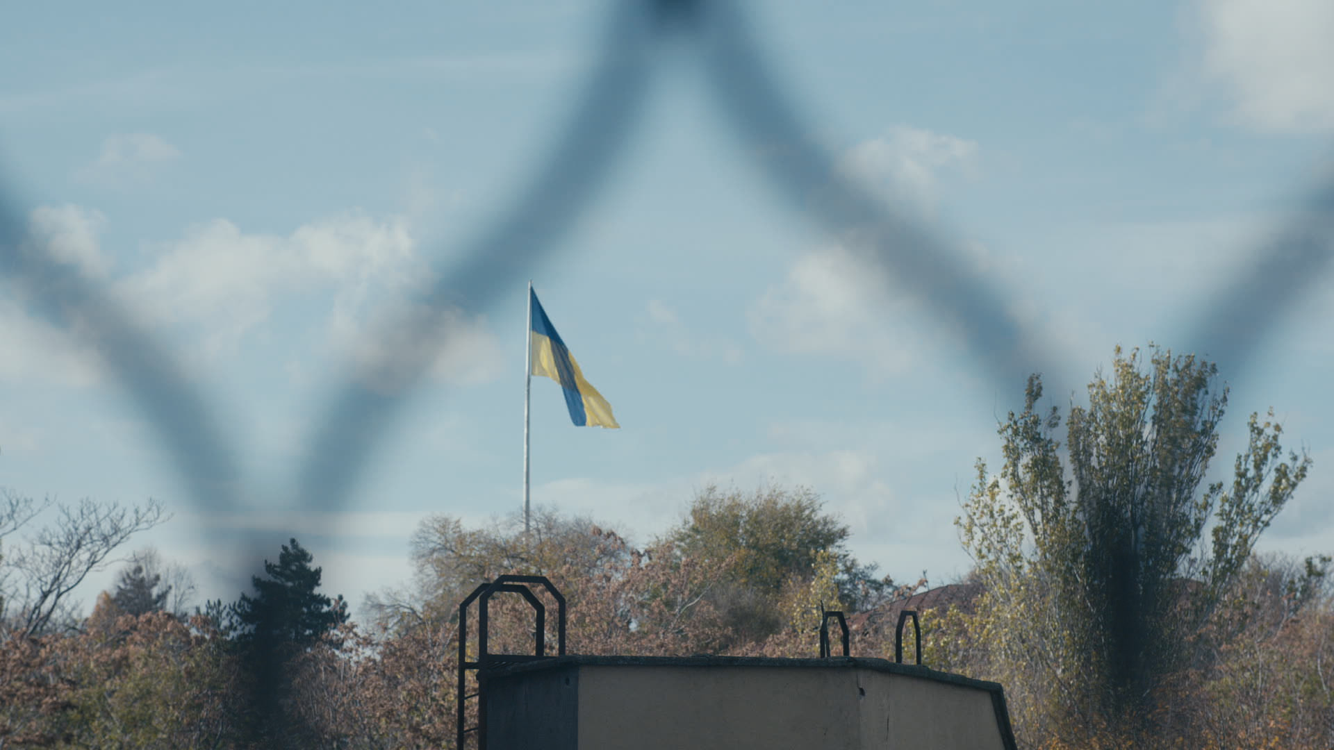 Keyframe: A027C005_2204187E