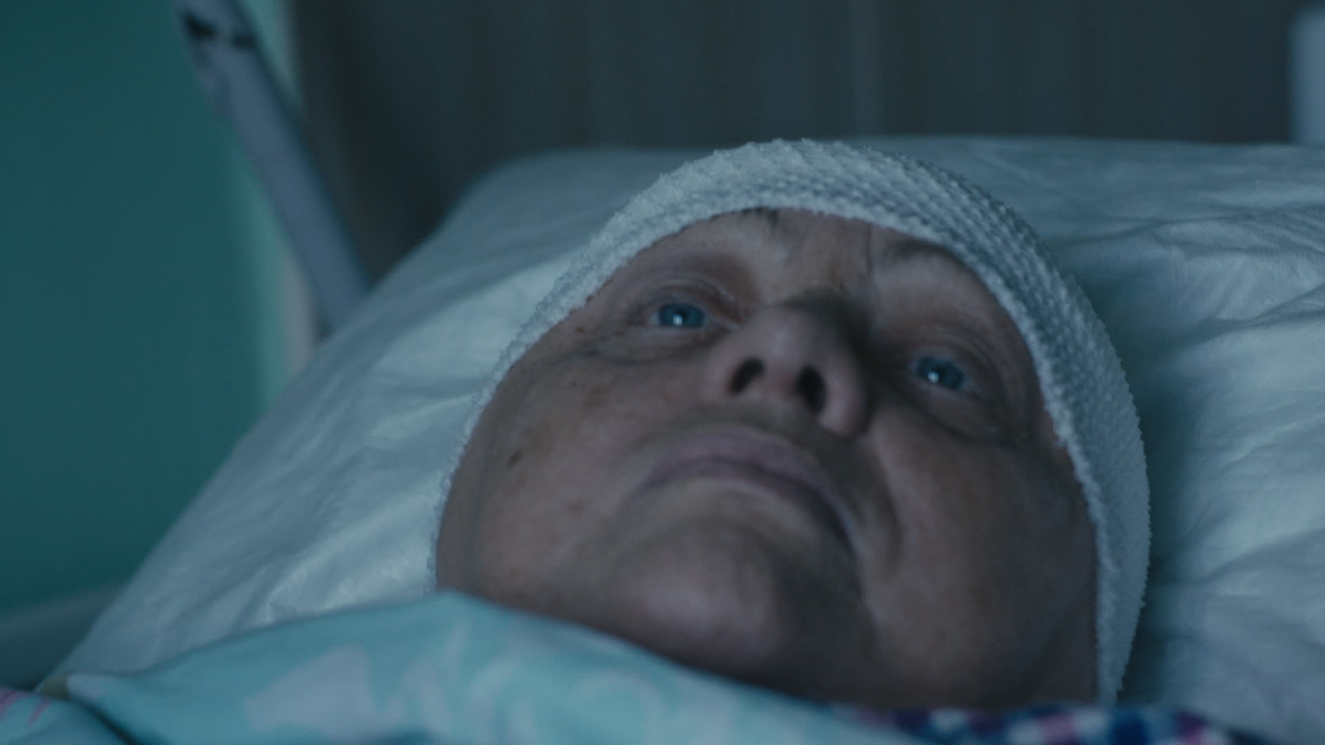 Keyframe: A027C006_220418GV