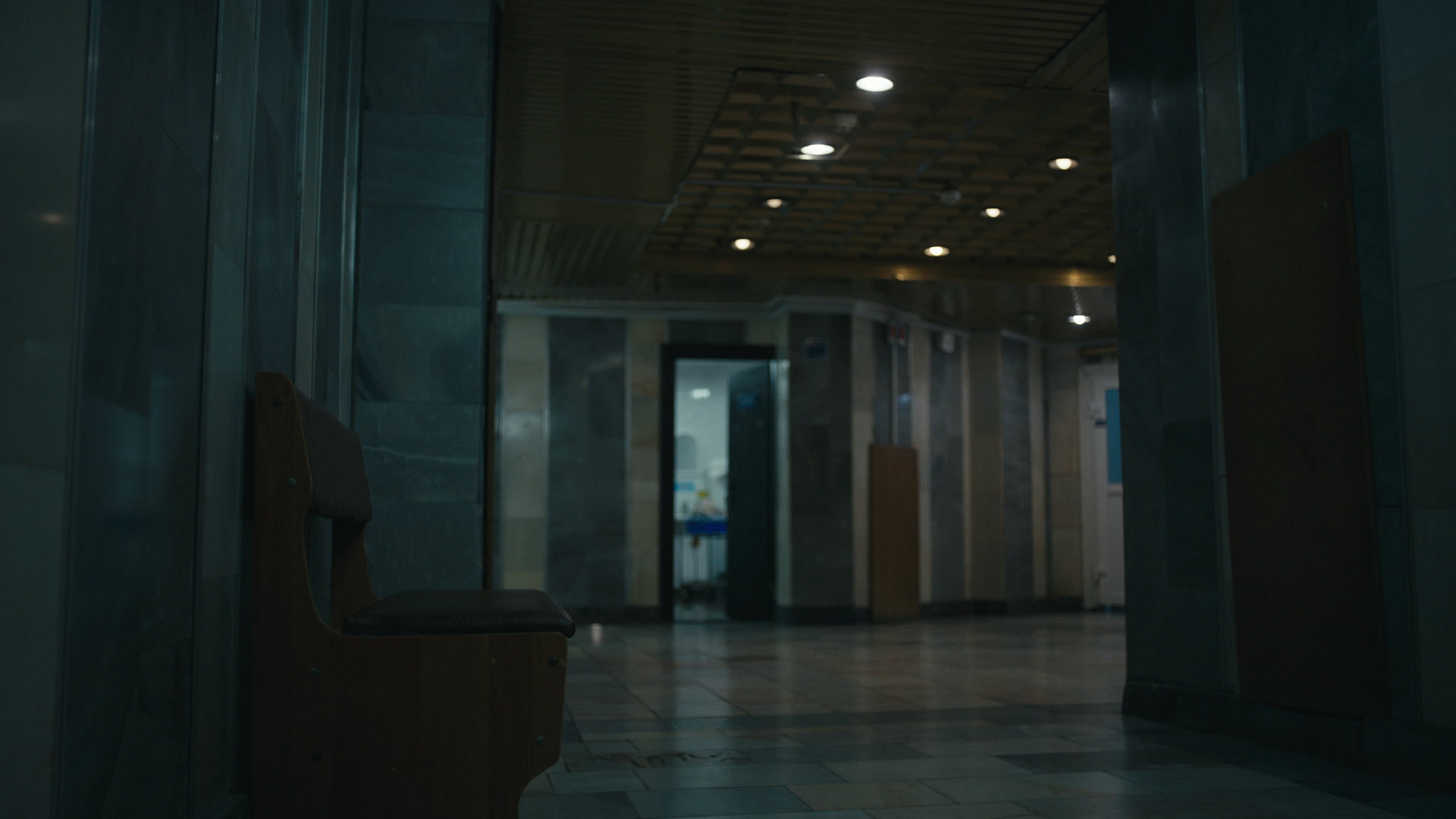 Keyframe: A030C004_220419N5