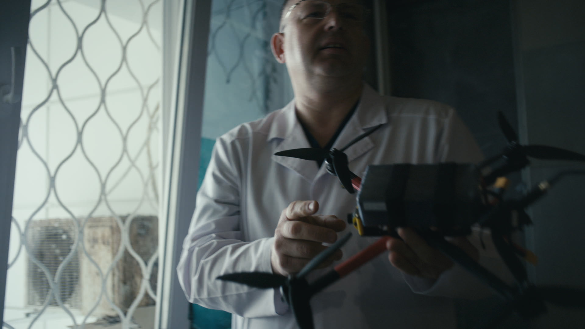 Keyframe: A030C010_220419QH