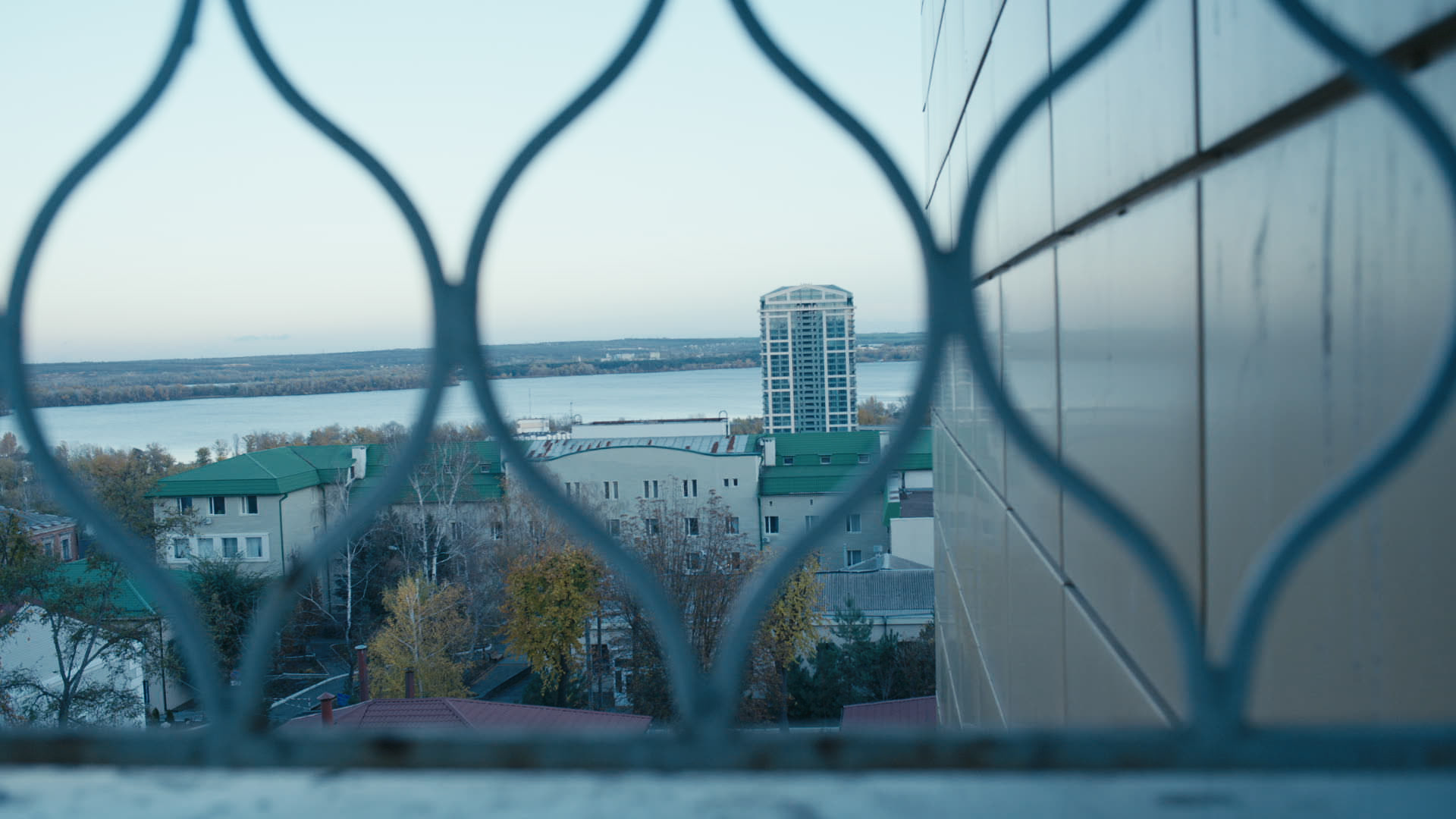 Keyframe: A032C001_220419YZ