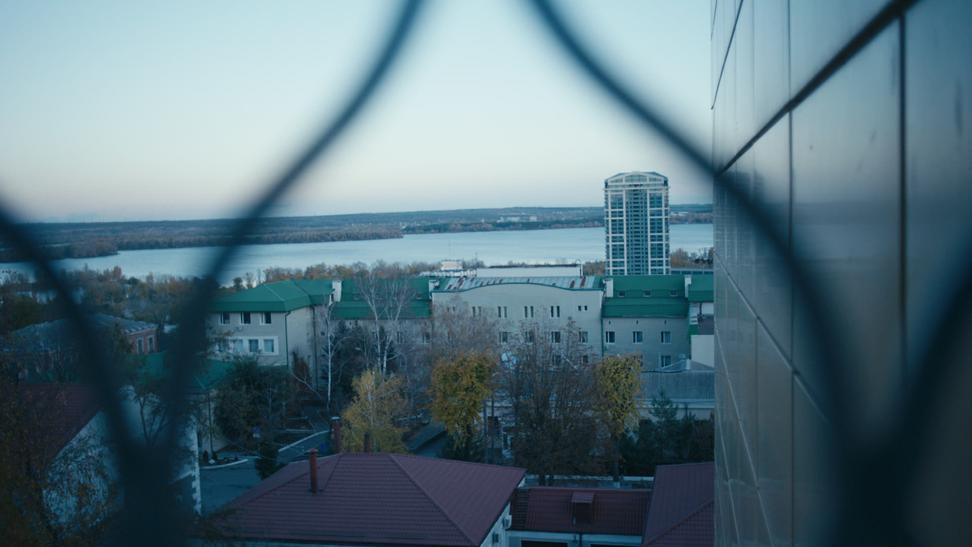 Keyframe: A032C003_220419JF