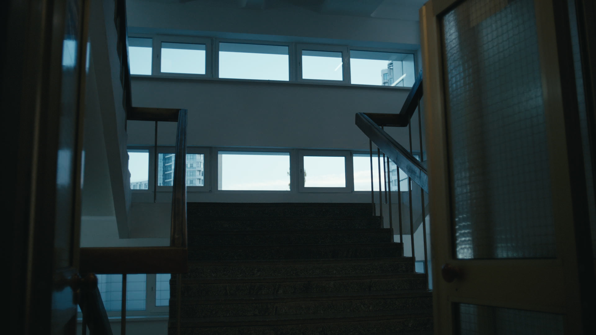 Keyframe: A032C006_2204199I