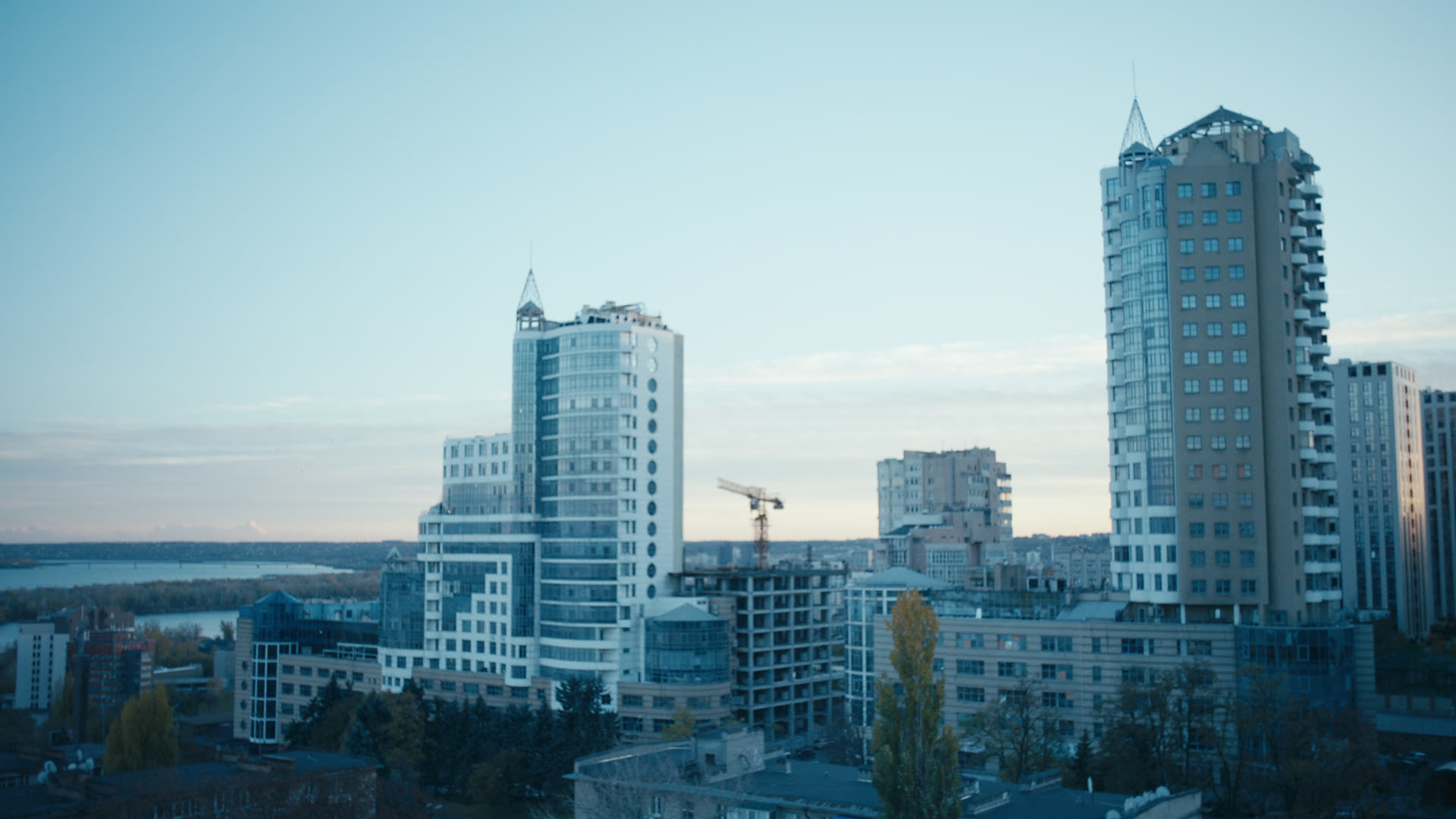 Keyframe: A032C011_220419KD