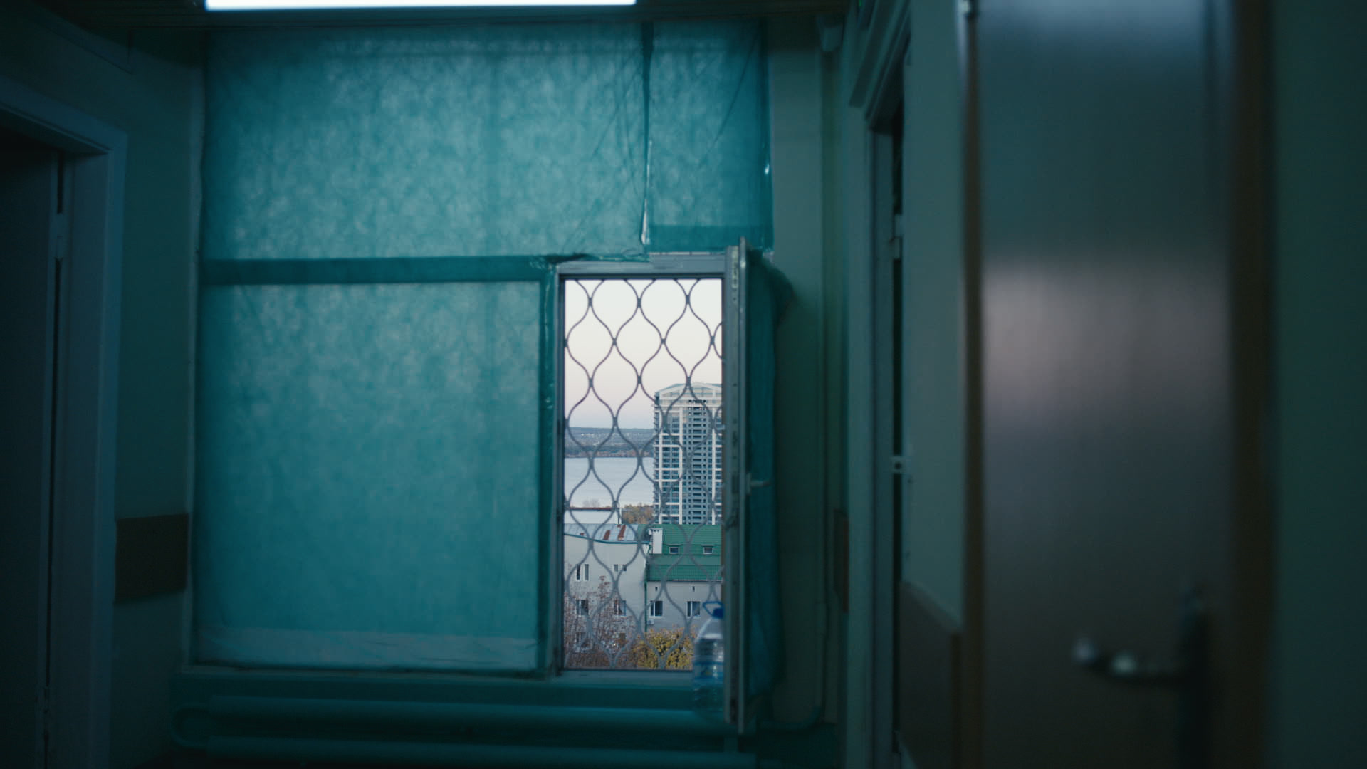 Keyframe: A032C013_220419FQ