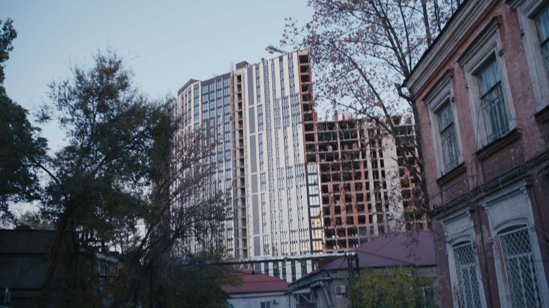 Keyframe: A032C021_220419ZQ