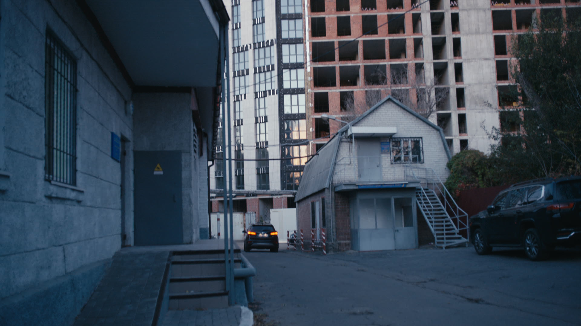 Keyframe: A032C023_220419P0