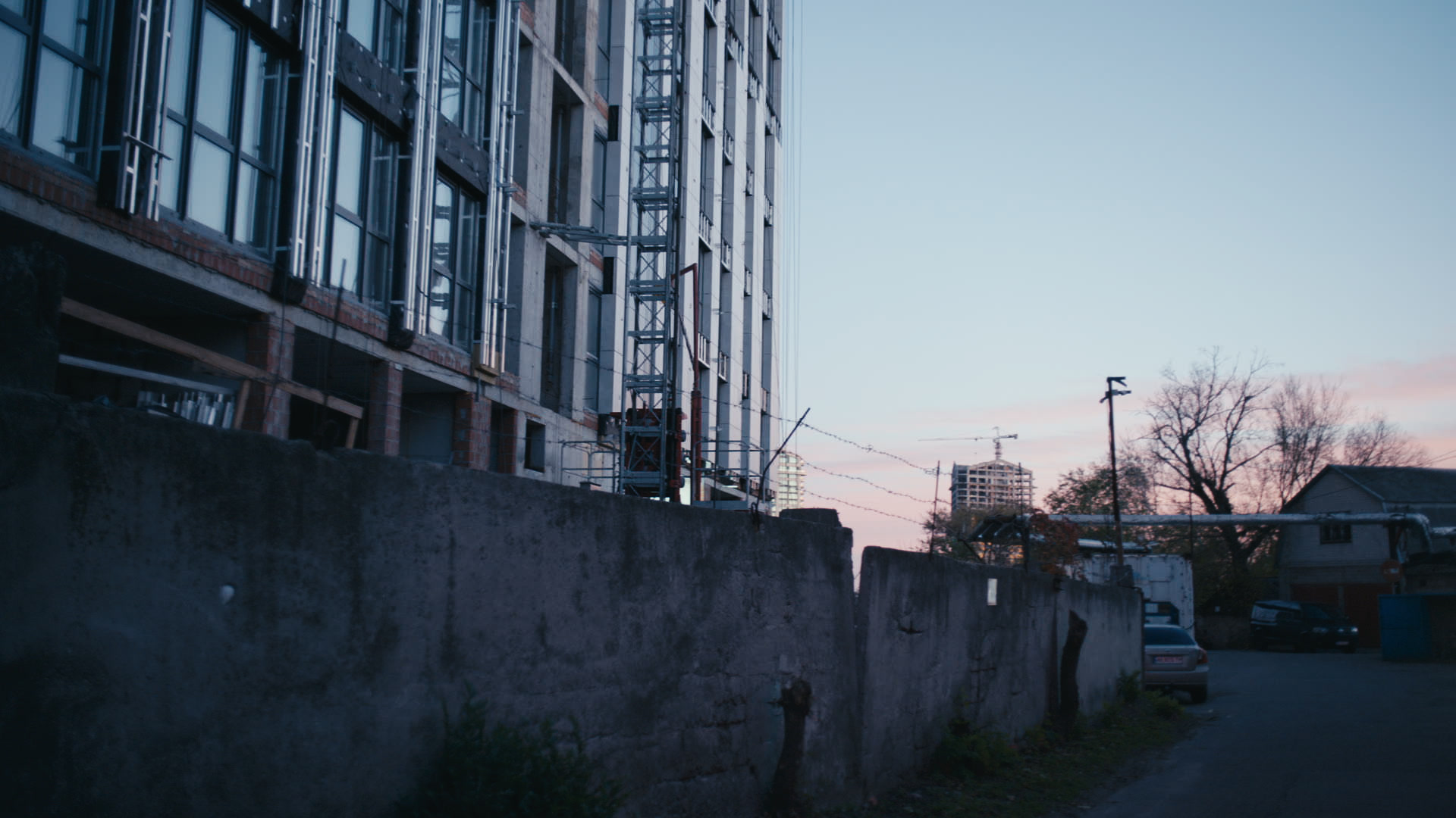 Keyframe: A032C028_220419HB