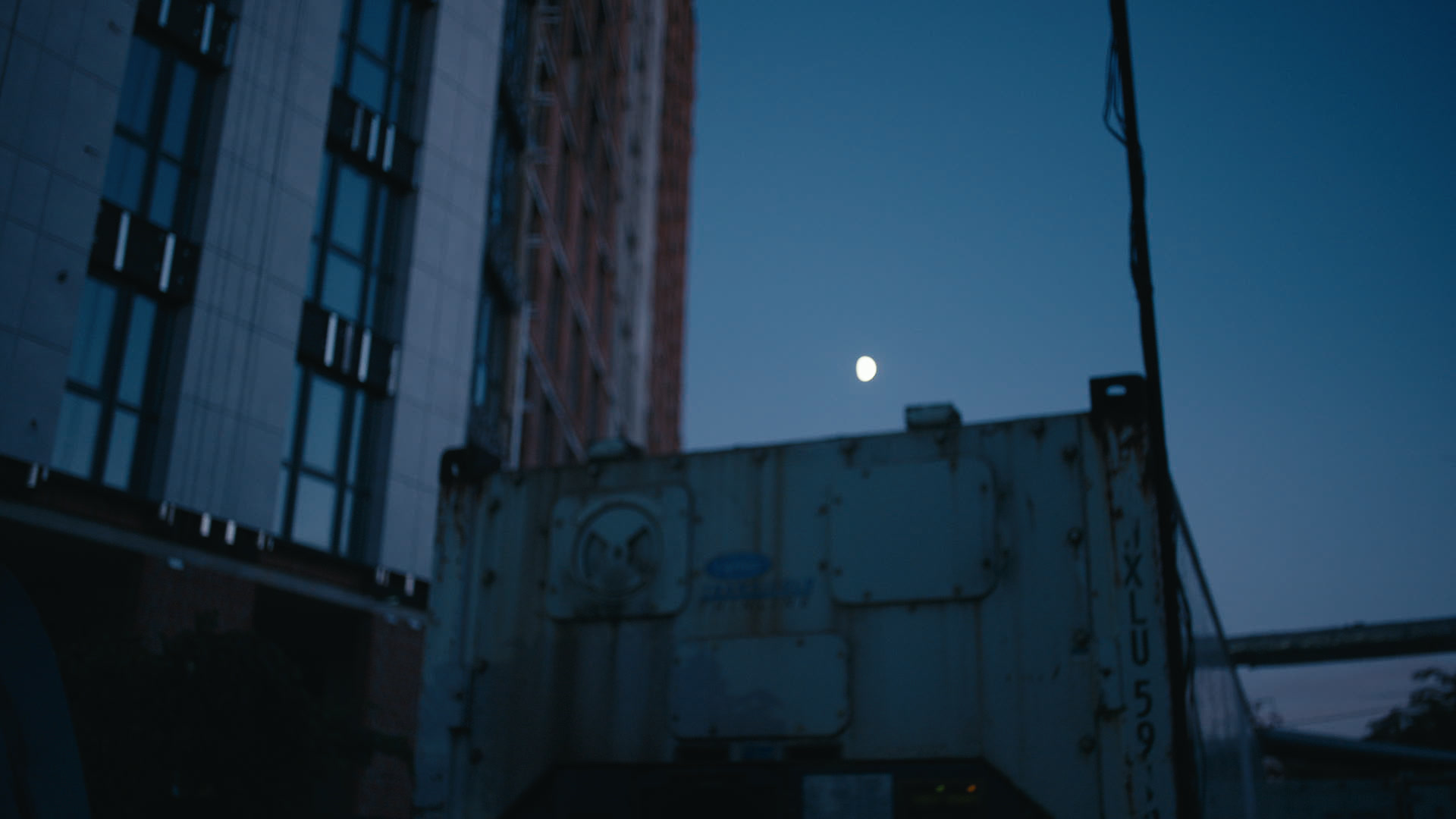 Keyframe: A032C040_220419Z6