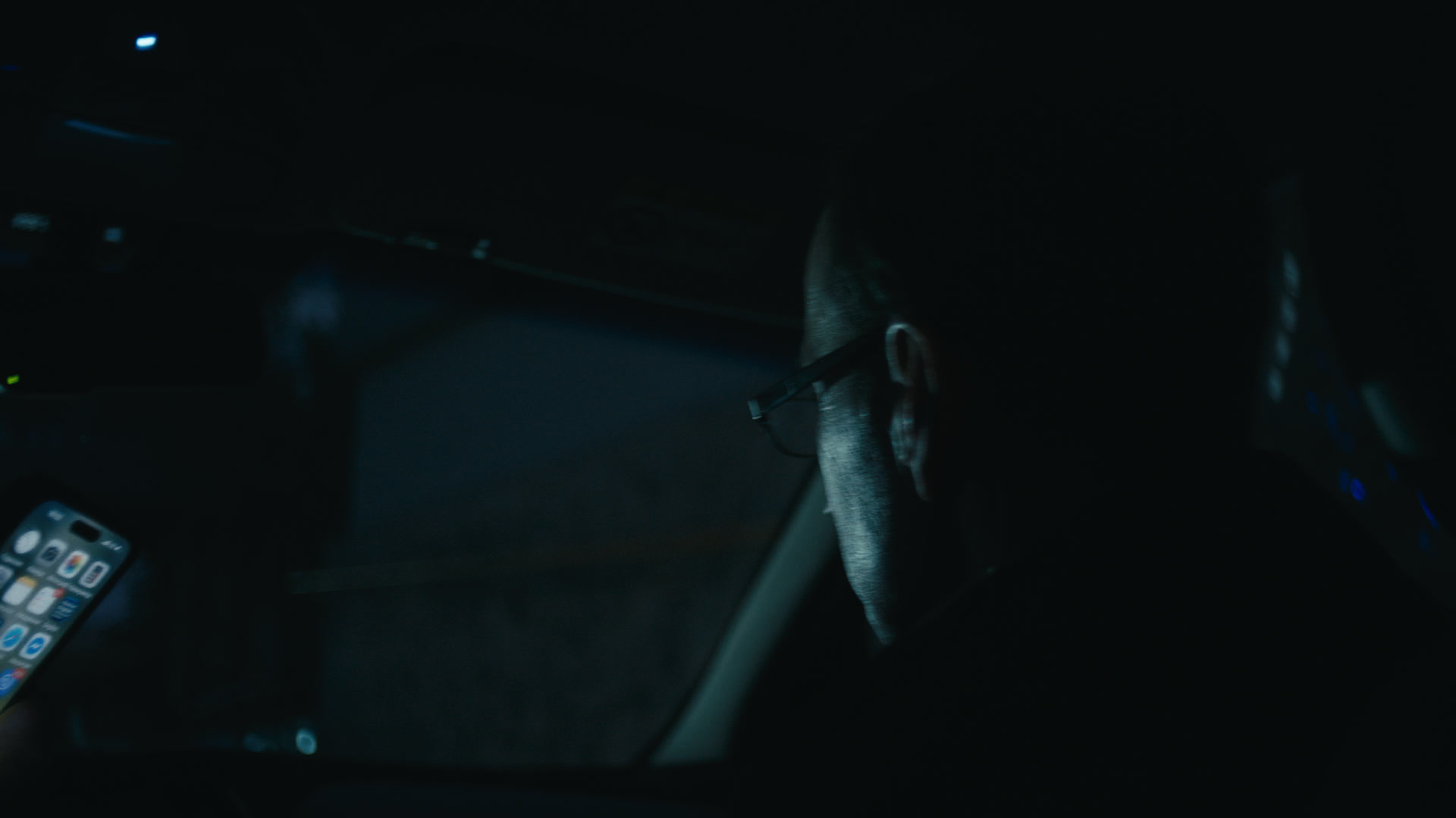 Keyframe: A032C043_2204190L