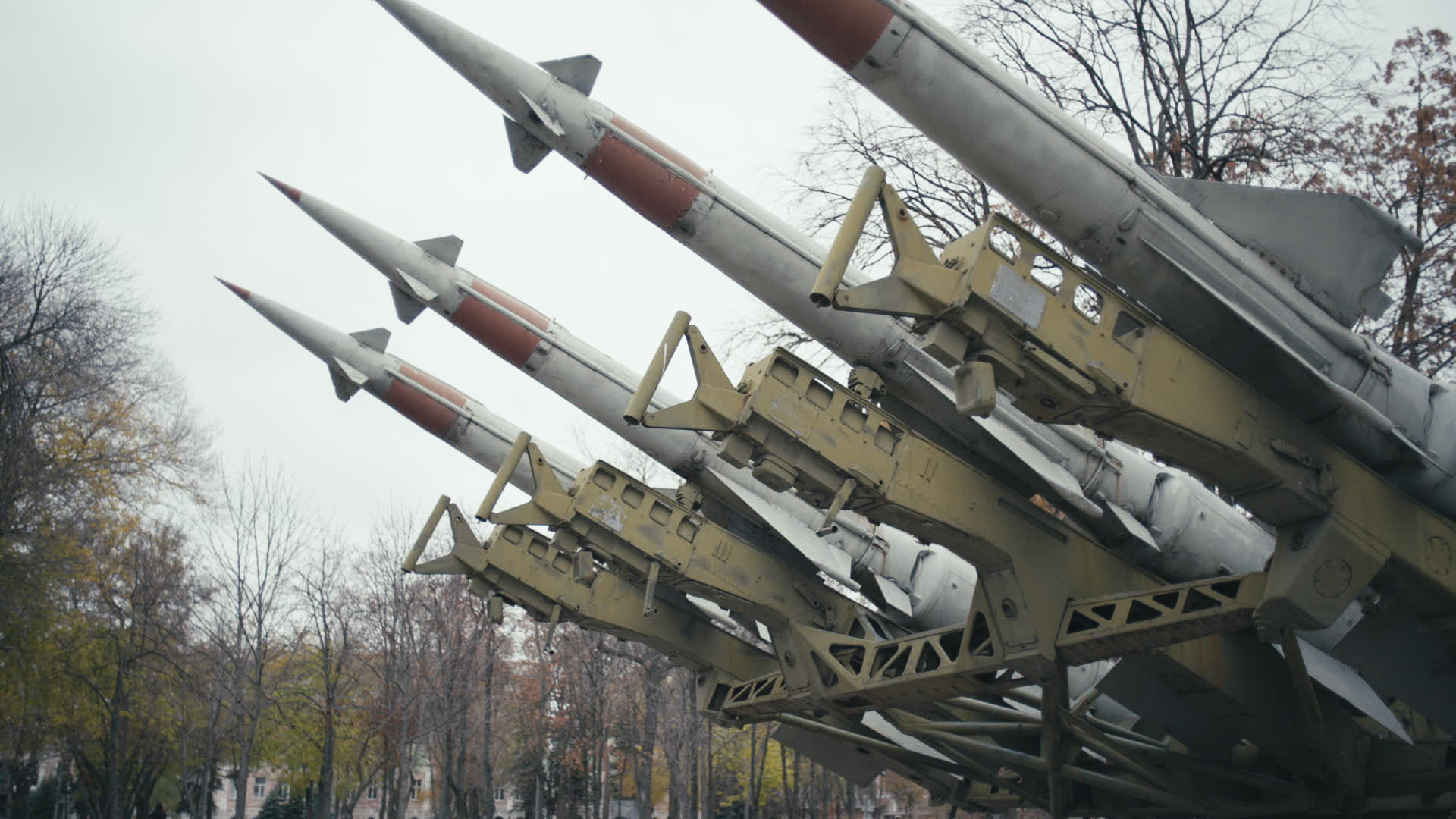 Keyframe: A036C013_220420ZY