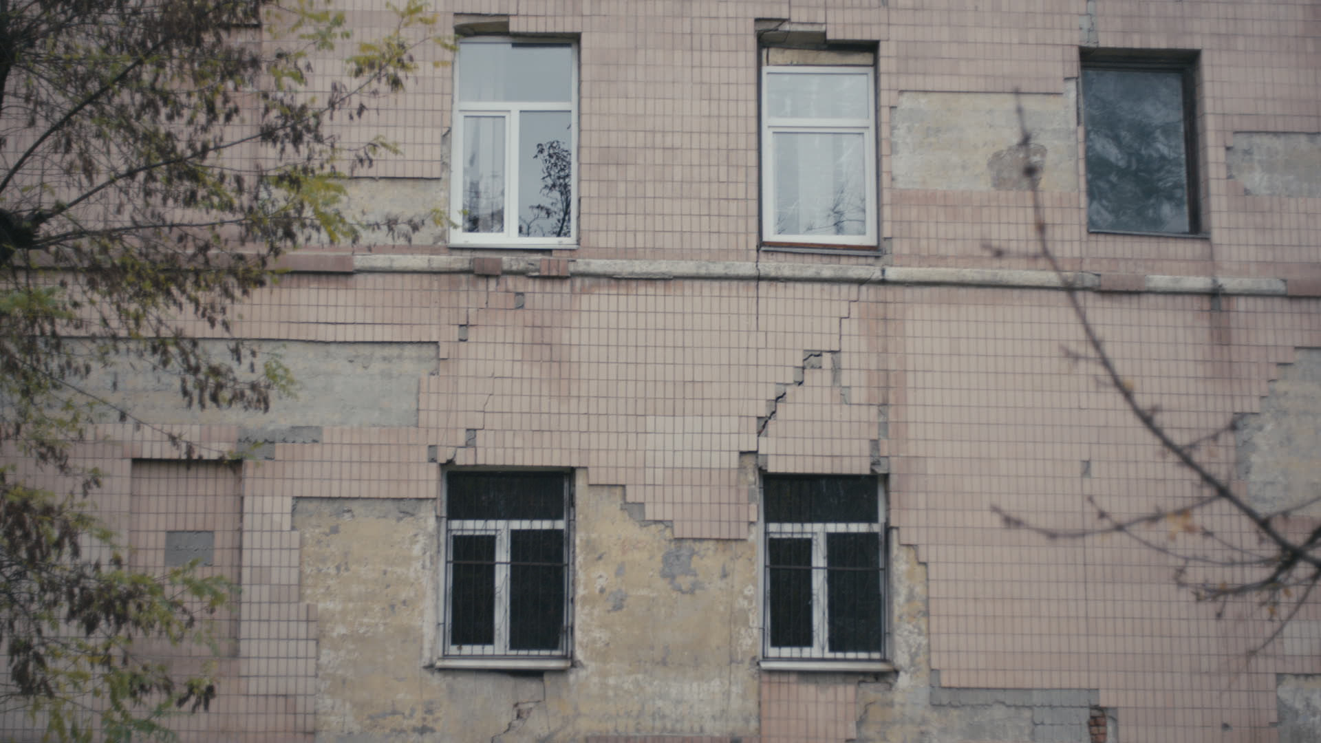 Keyframe: A036C091_220420JK