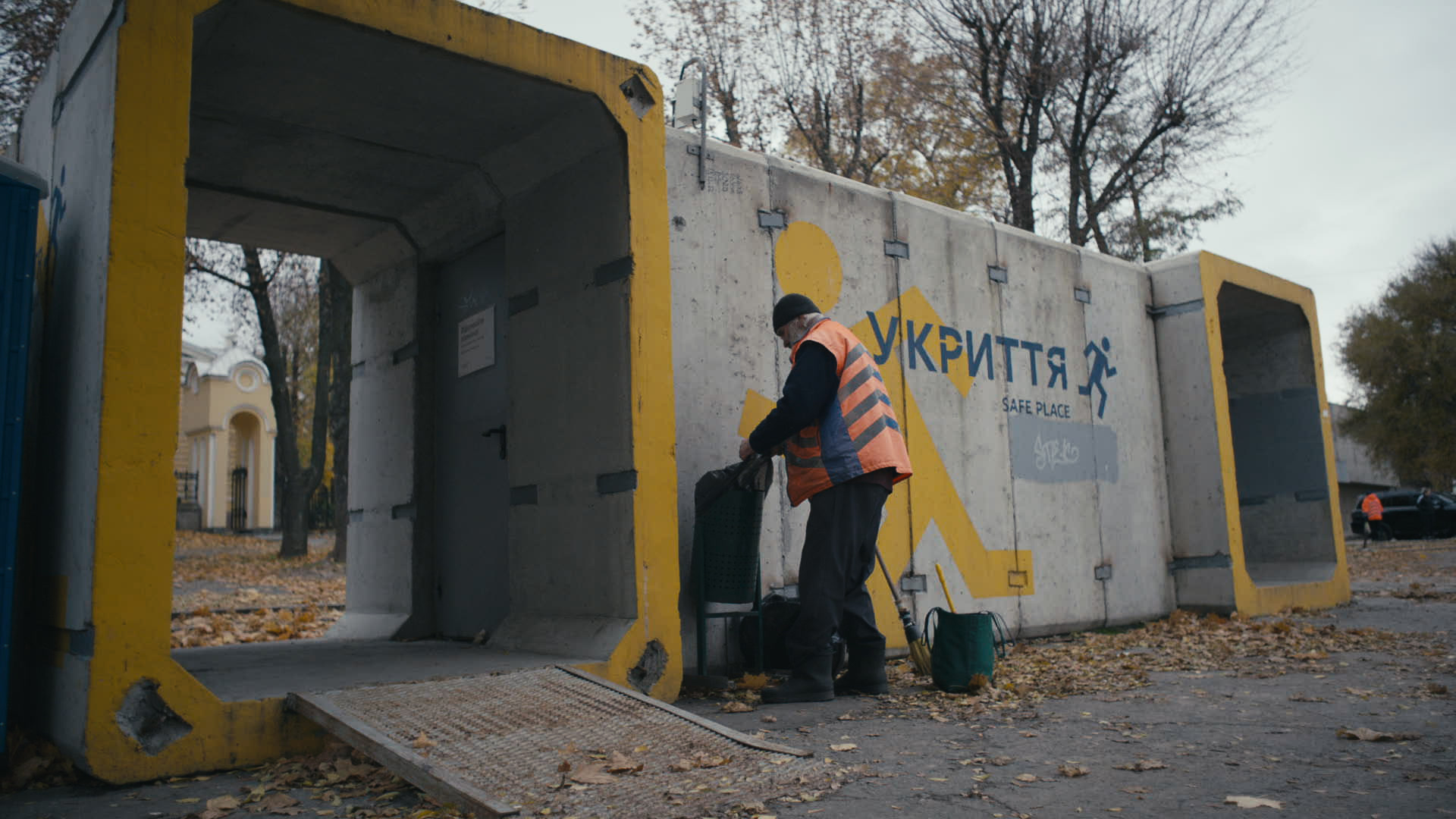 Keyframe: A036C105_220420G7