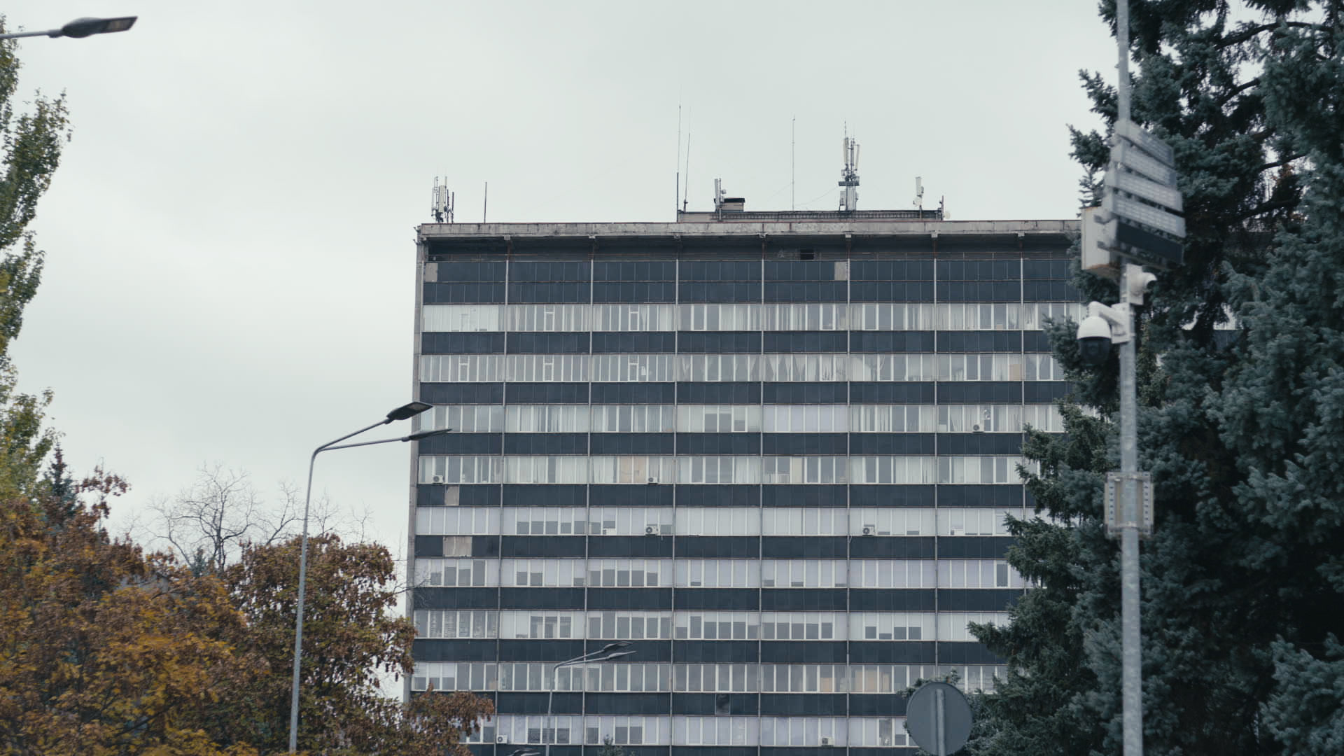 Keyframe: A036C124_220420TV