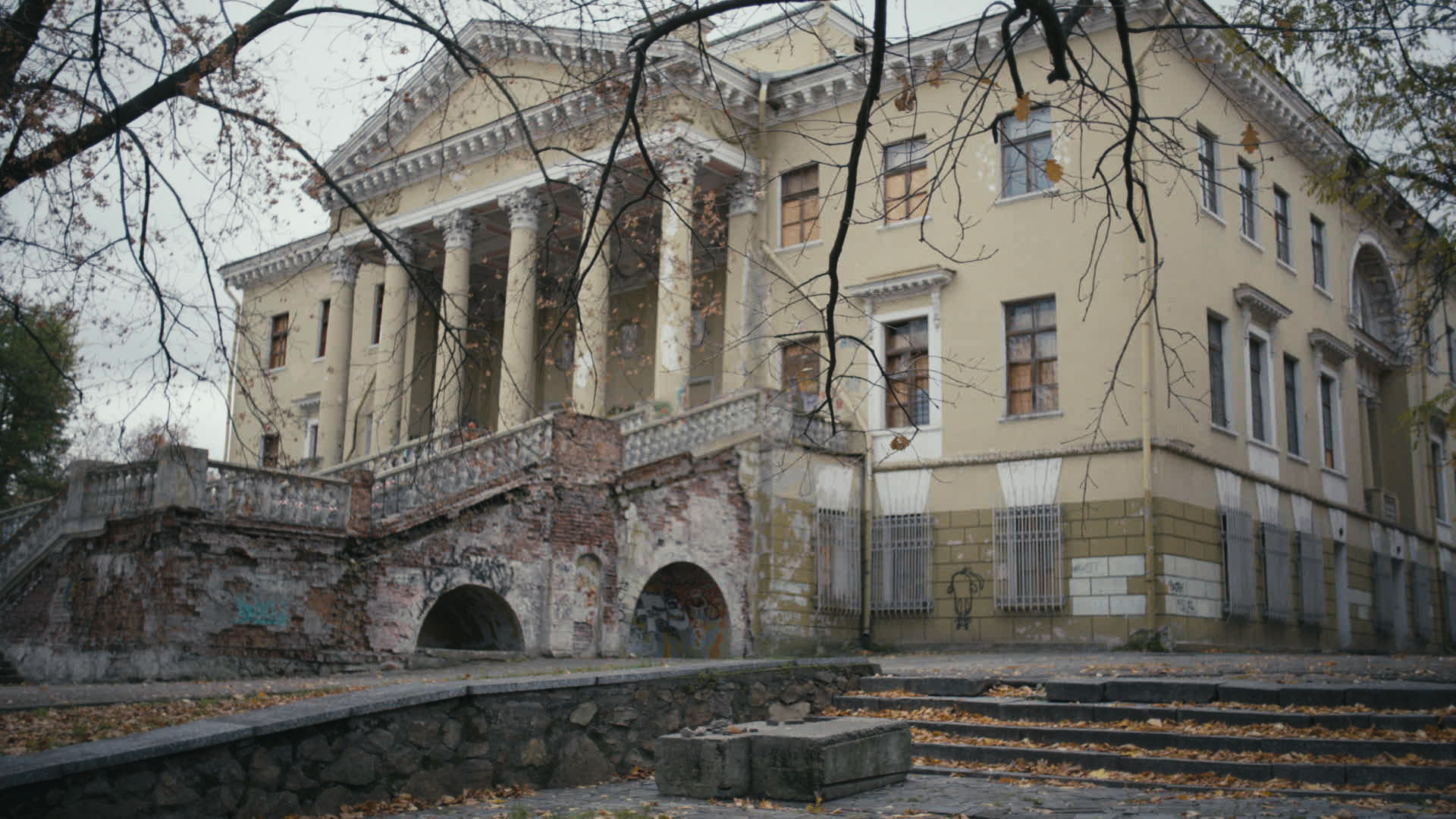 Keyframe: A036C142_220420LC