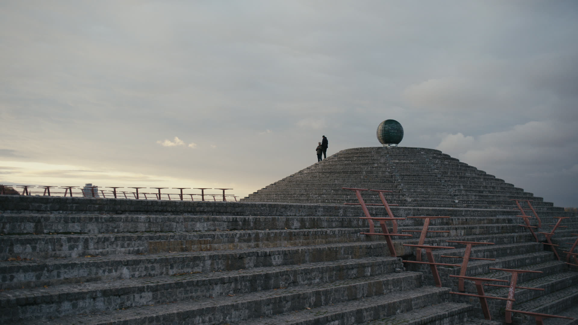 Keyframe: A037C033_2204206U