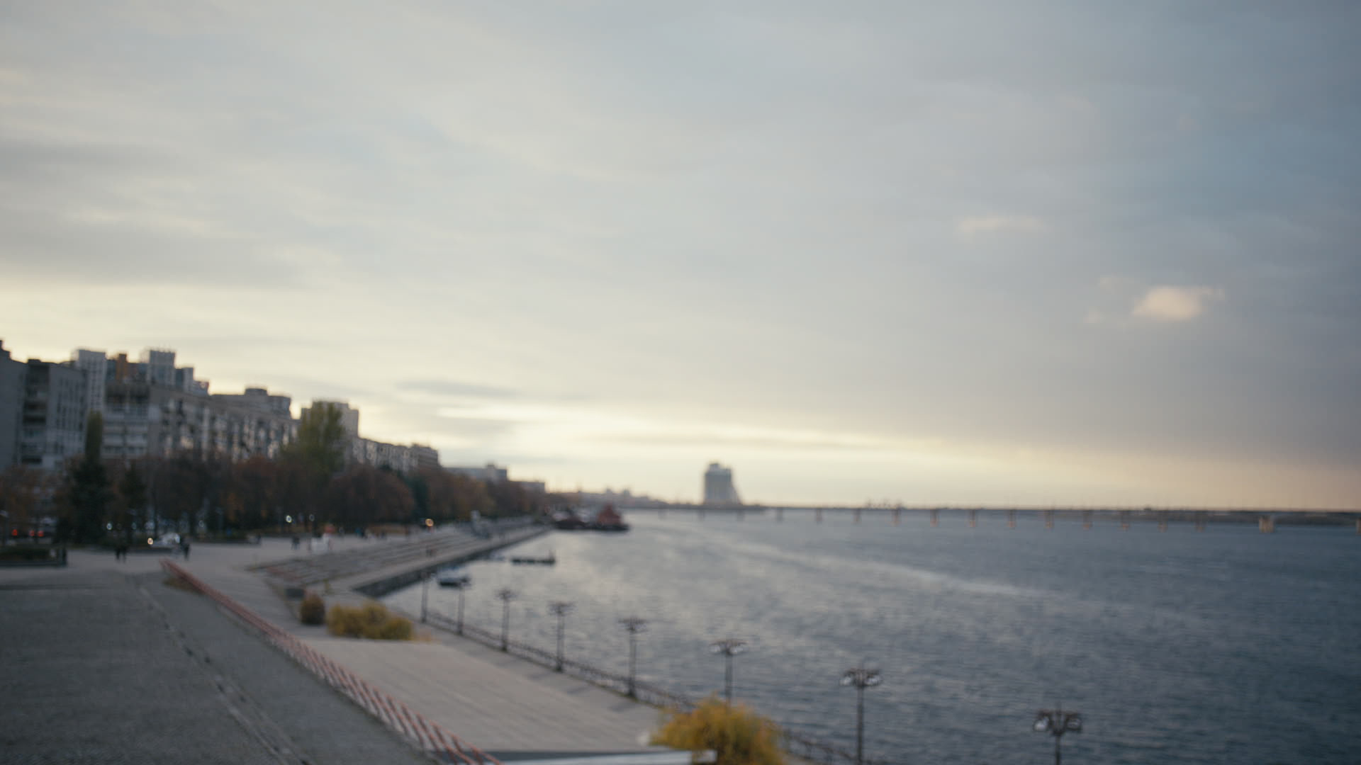 Keyframe: A037C041_220420PM