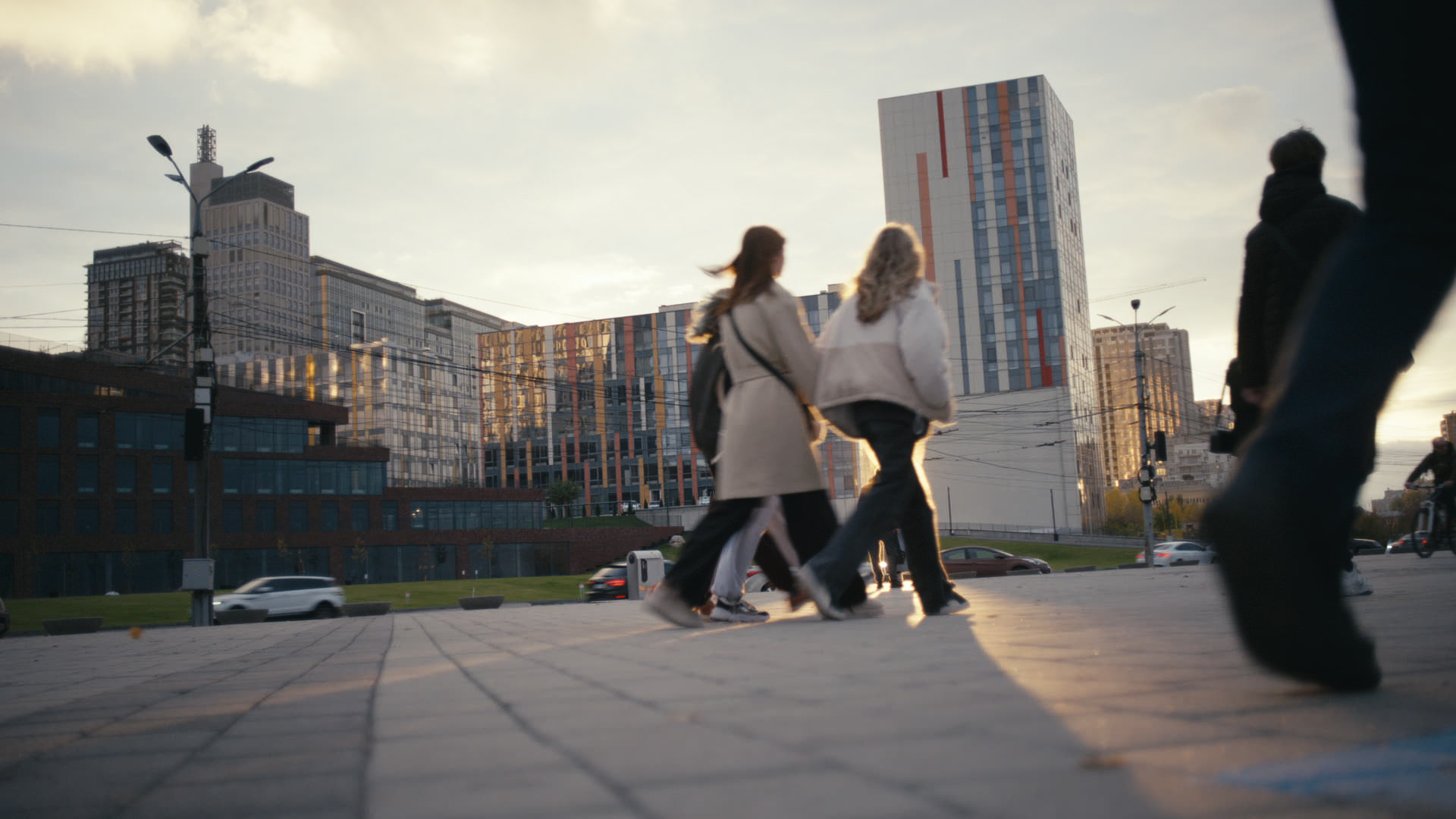 Keyframe: A037C042_220420M2