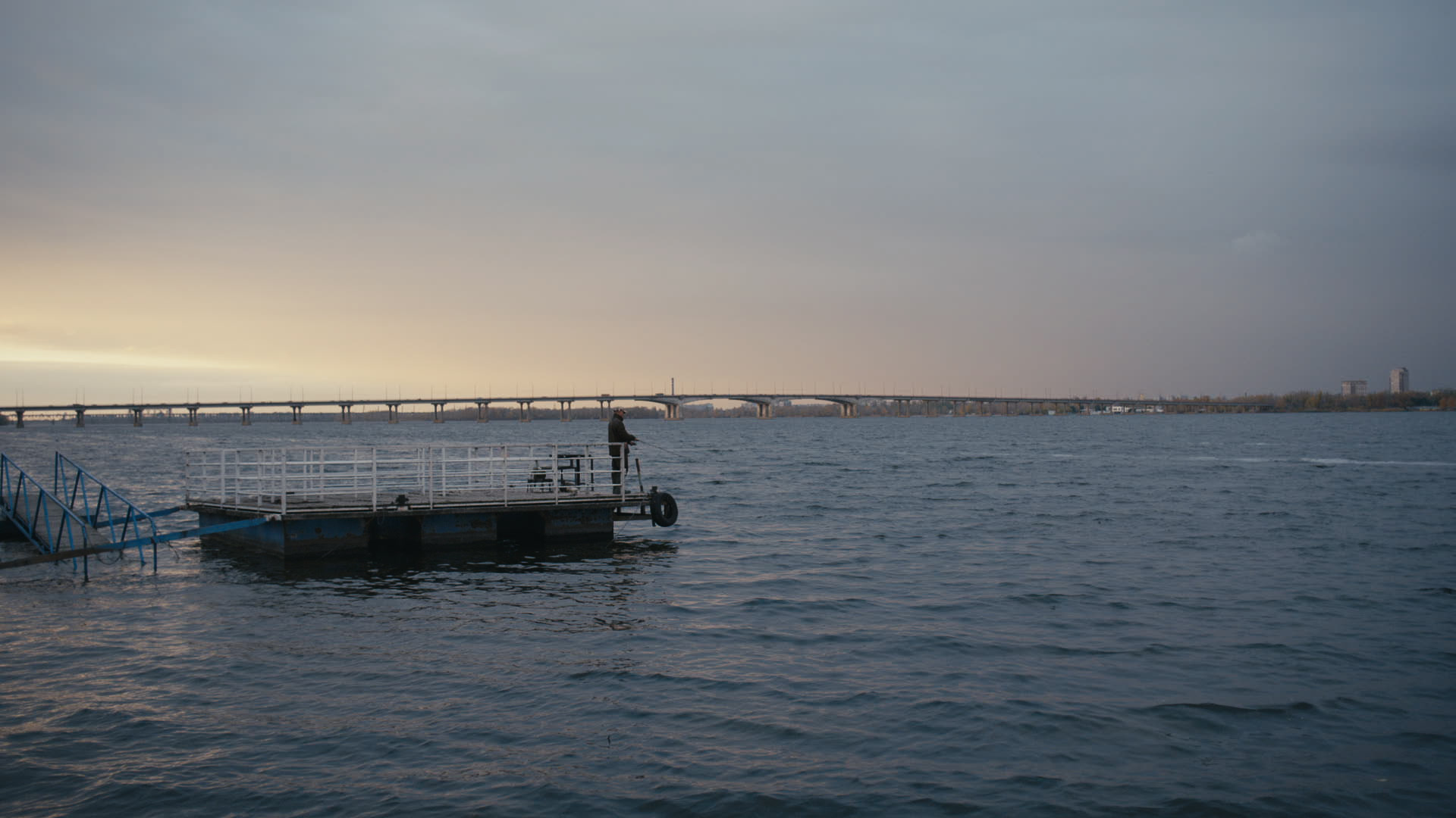 Keyframe: A037C050_220420JL