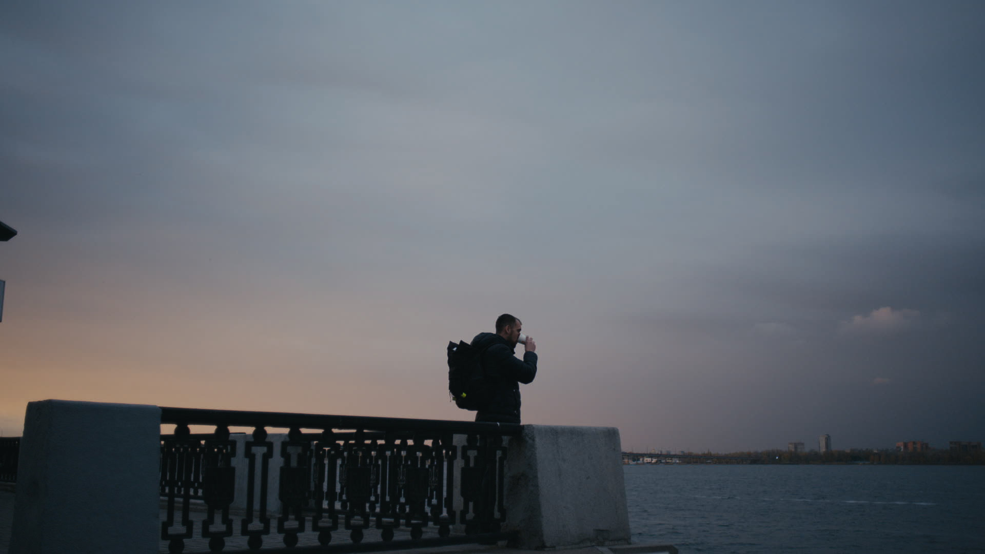 Keyframe: A037C055_2204203C