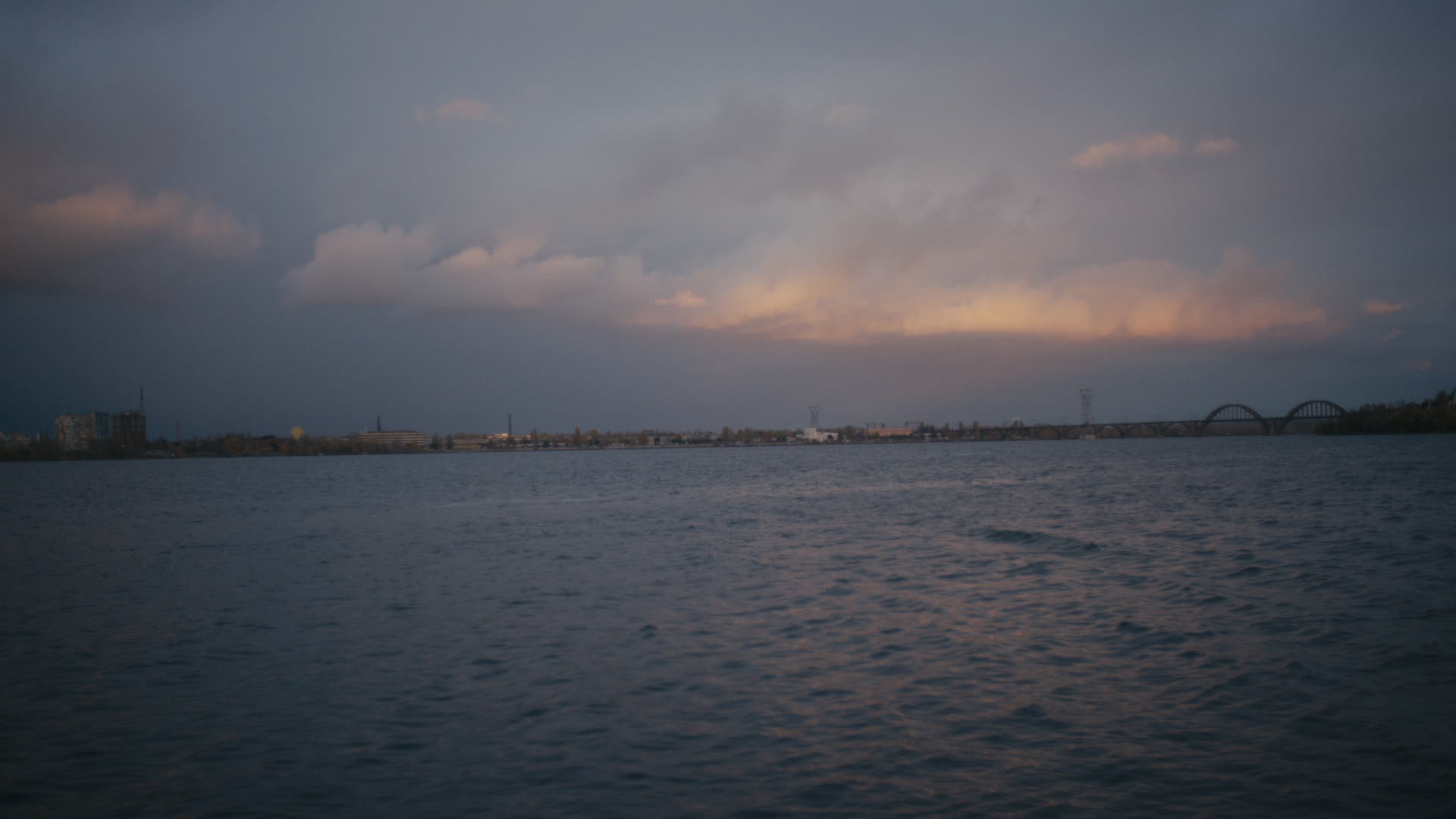 Keyframe: A037C057_220420KG