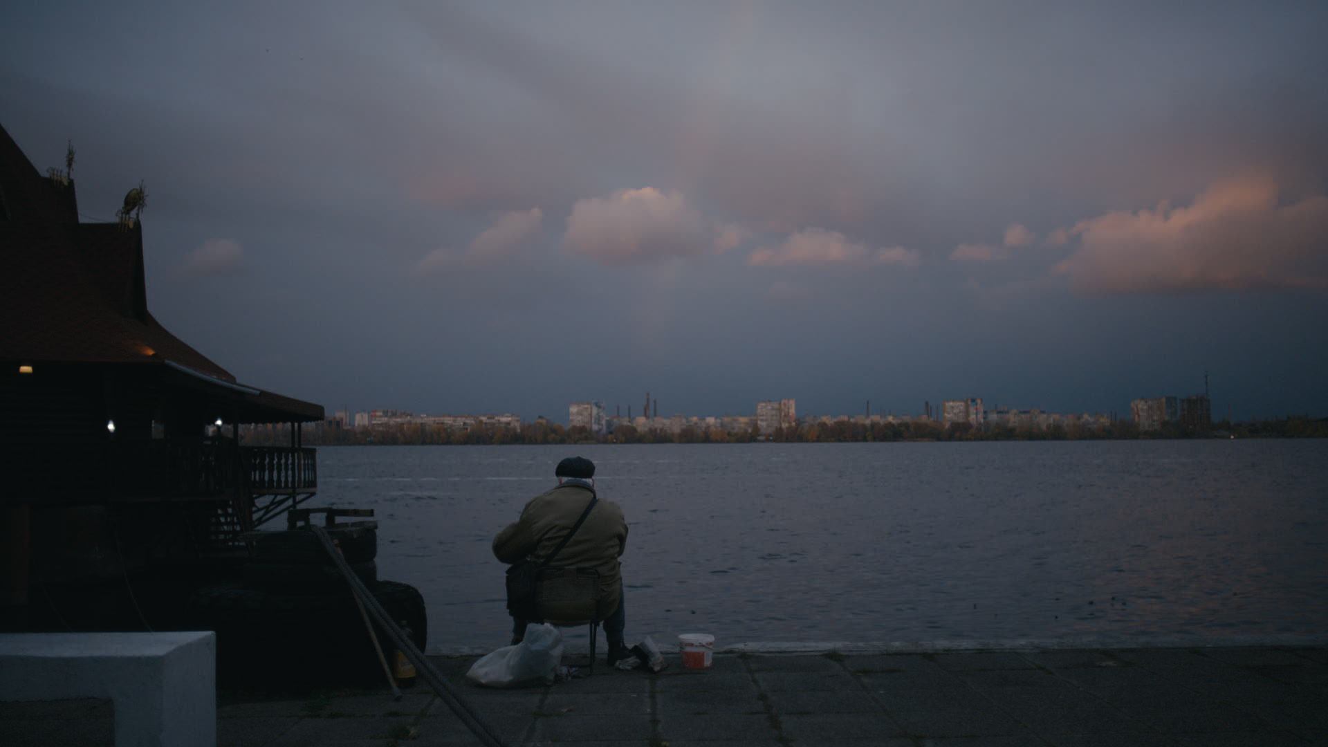 Keyframe: A037C061_220420BM