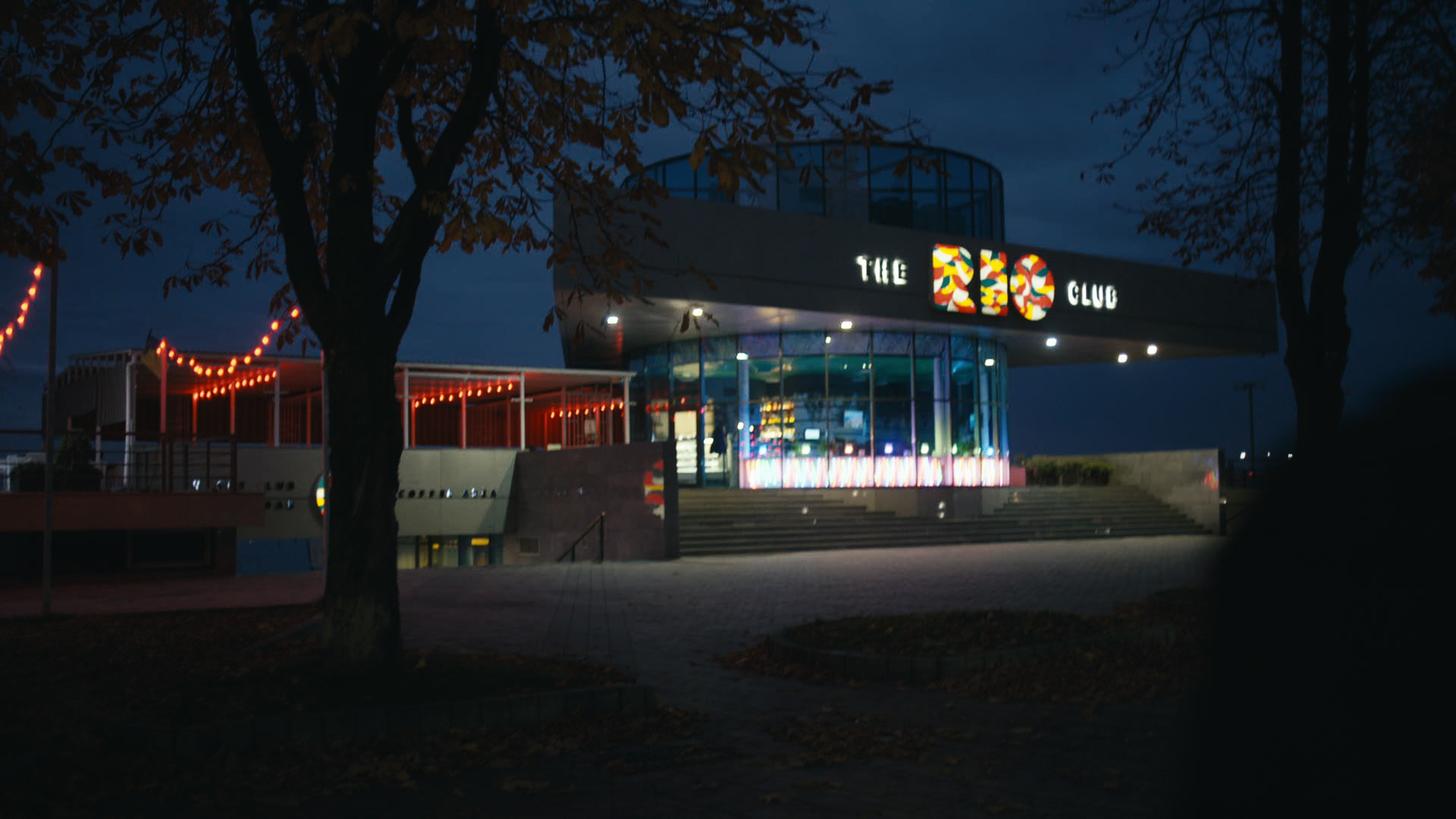 Keyframe: A037C109_2204209P