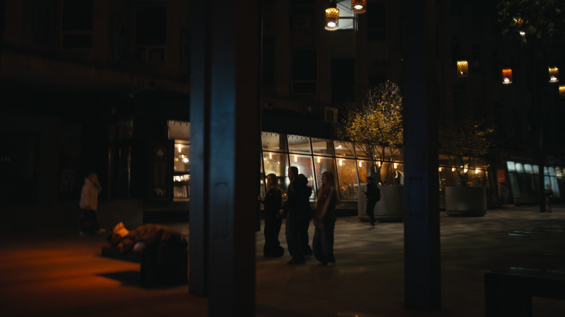 Keyframe: A038C008_220420WM