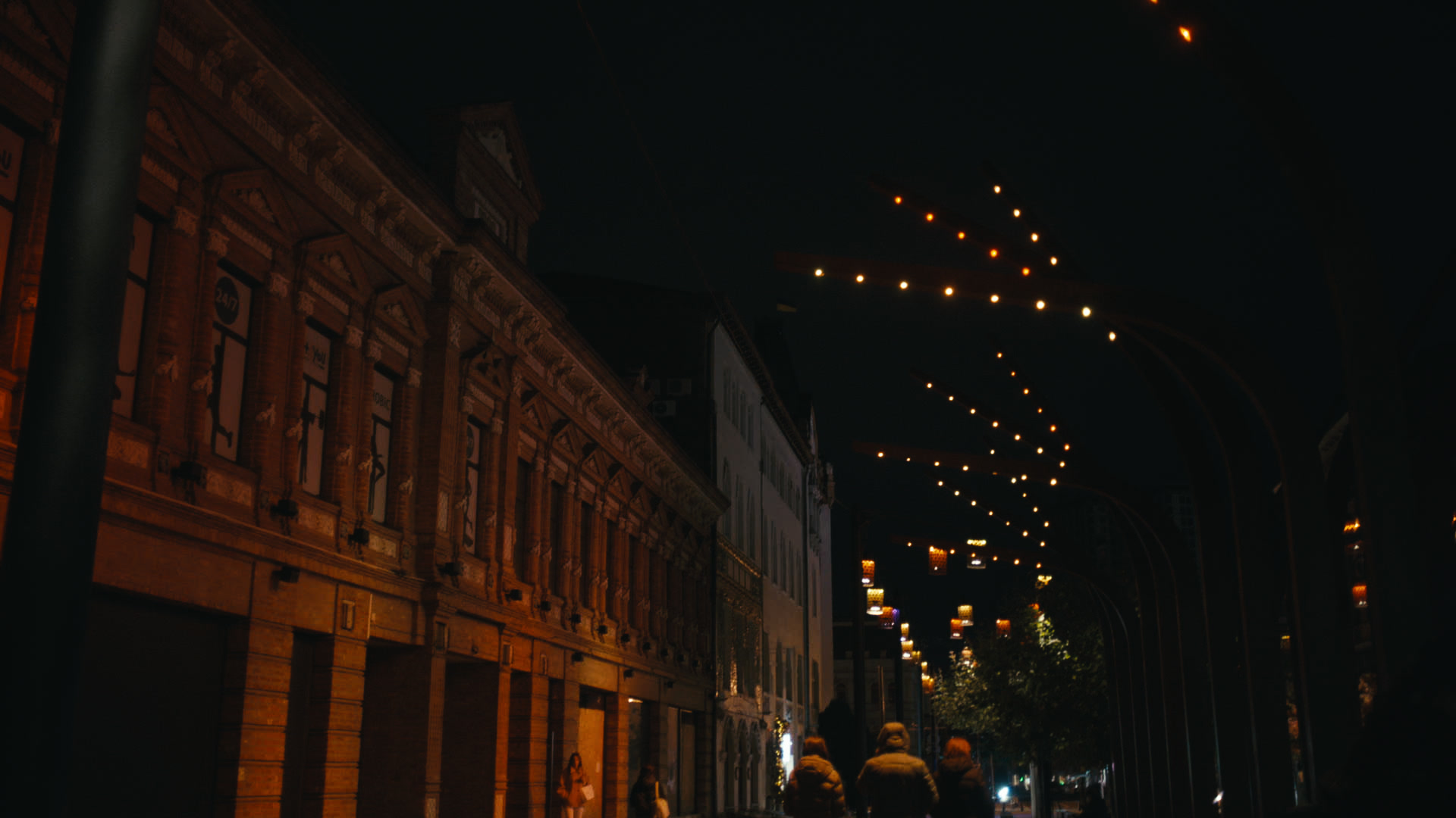 Keyframe: A038C011_220420VB