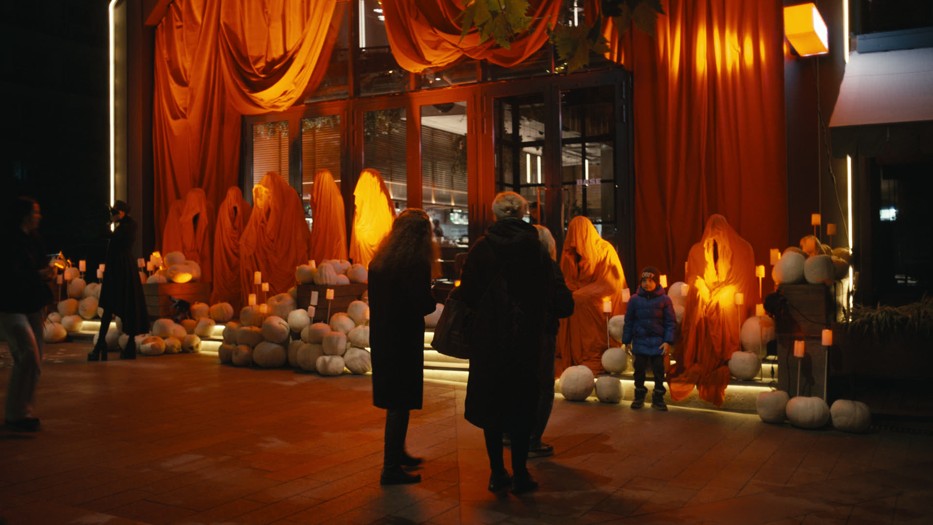 Keyframe: A038C015_22042050