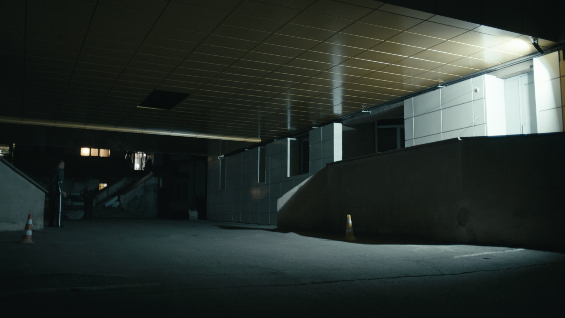 Keyframe: A038C040_22042120