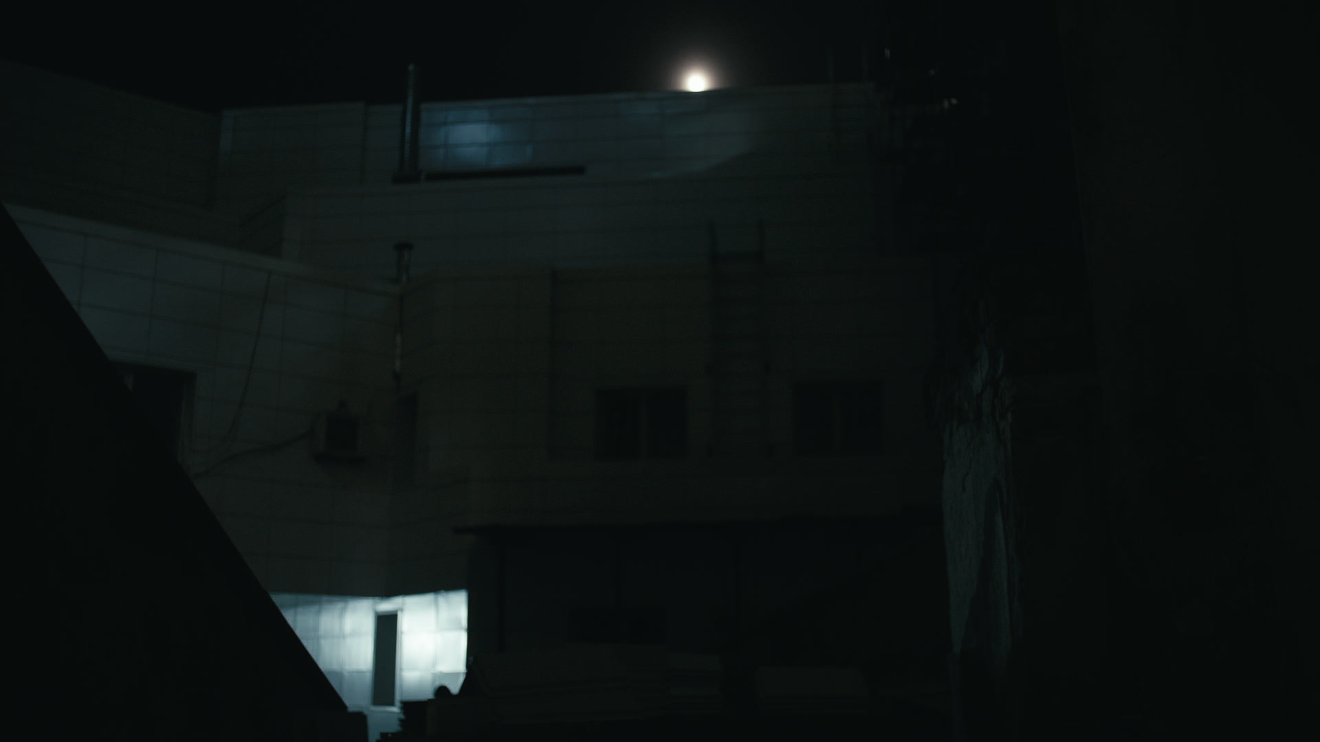 Keyframe: A038C045_220421ZL