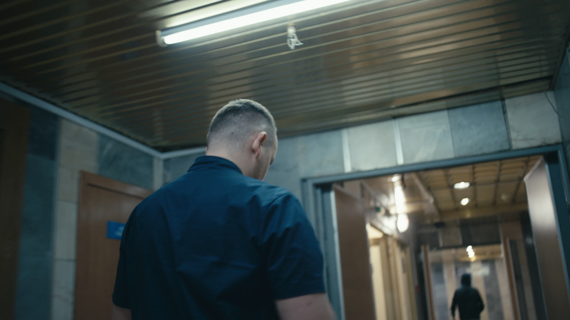 Keyframe: A039C013_220421GH